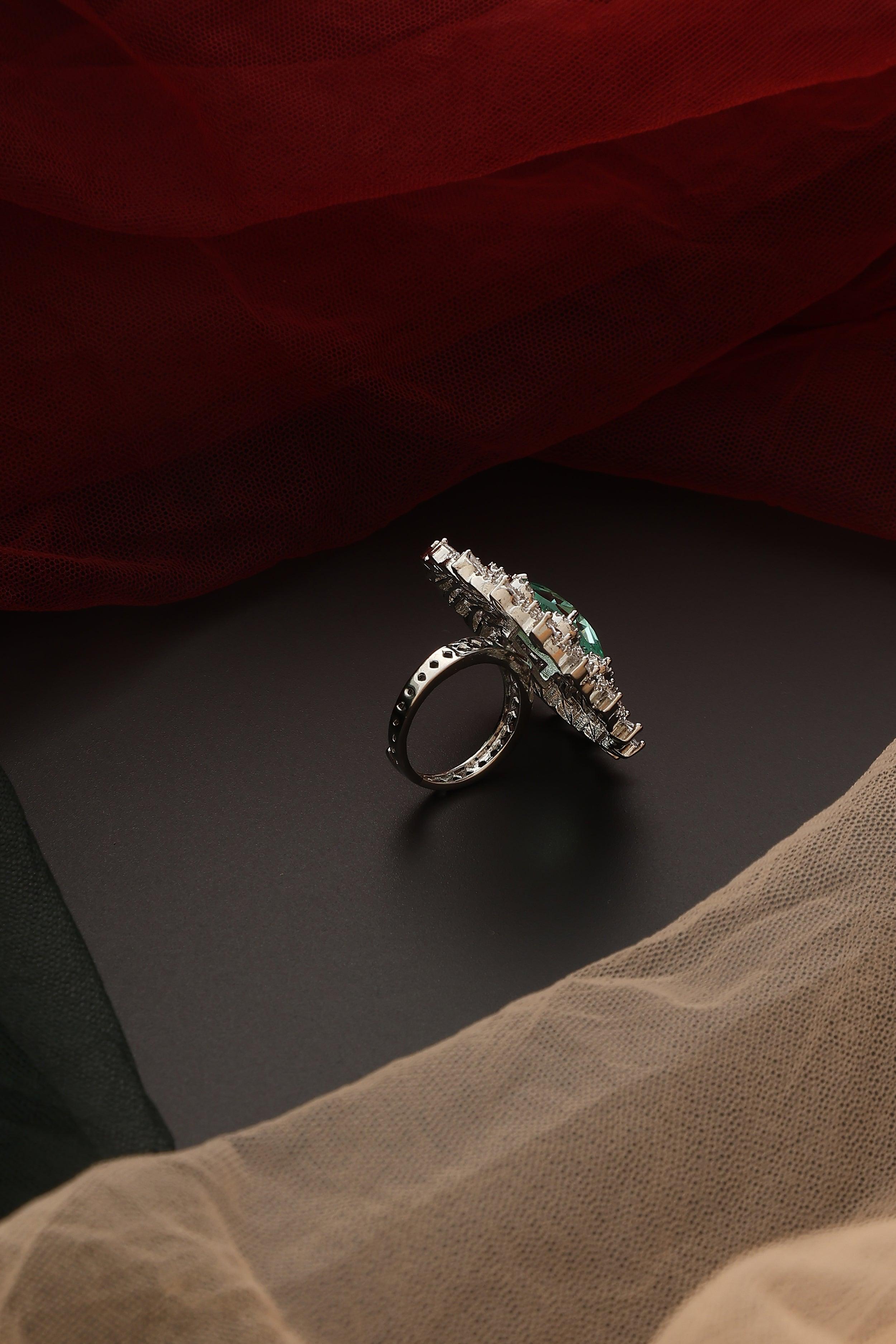 Emerald Enchantment Zirconia Ring - Dyulokha