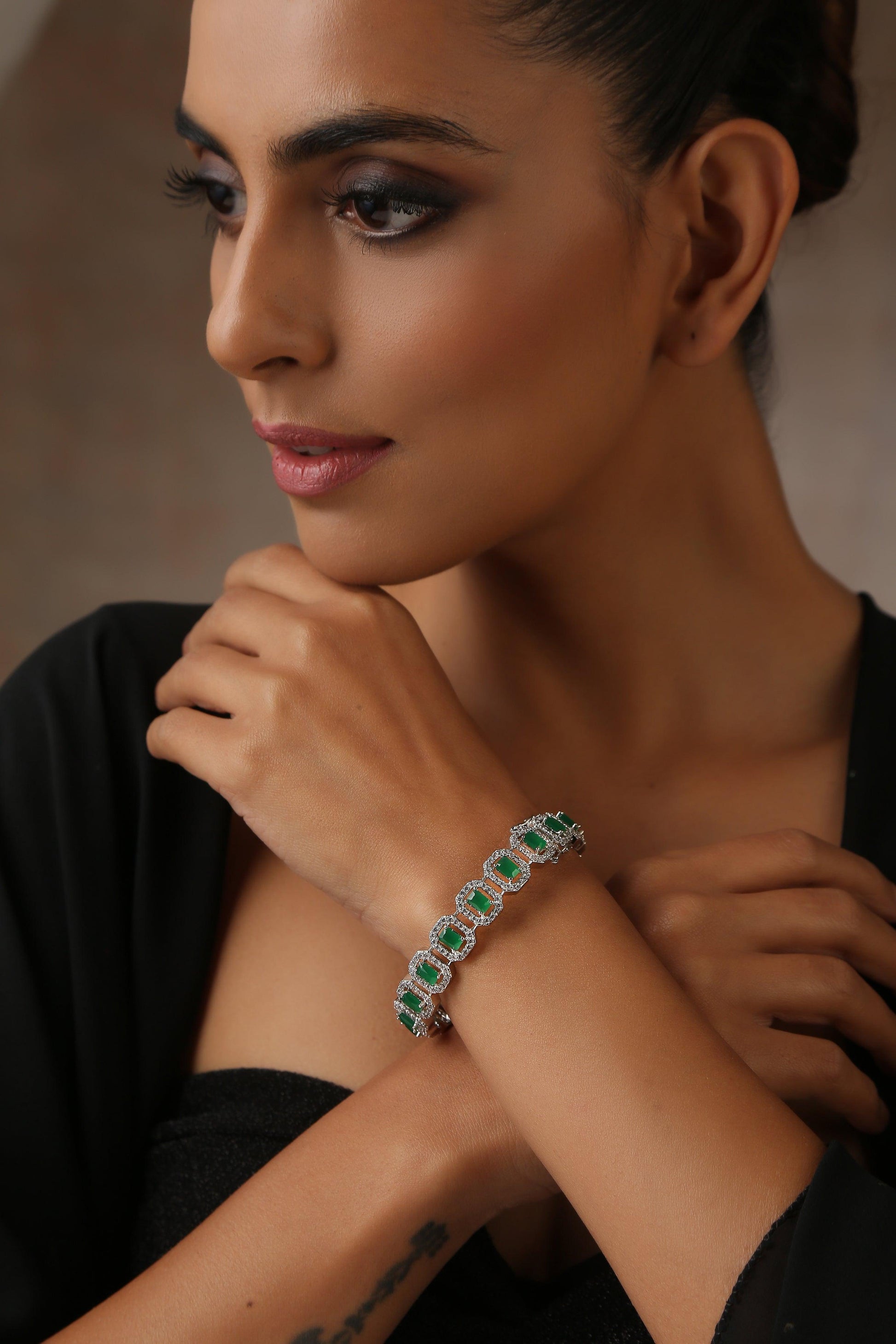 Emerald Sparkle Zirconia Kada - Dyulokha
