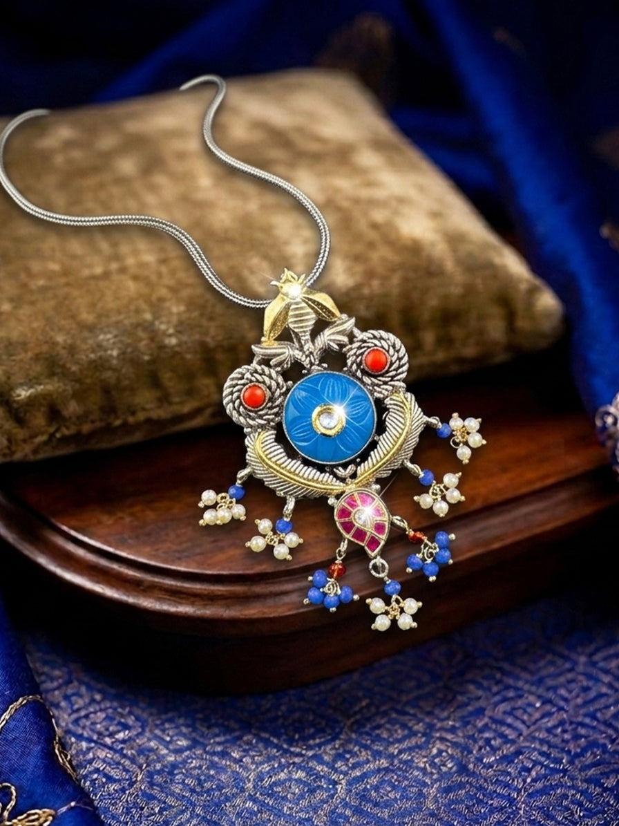 Pendant of Luxe
