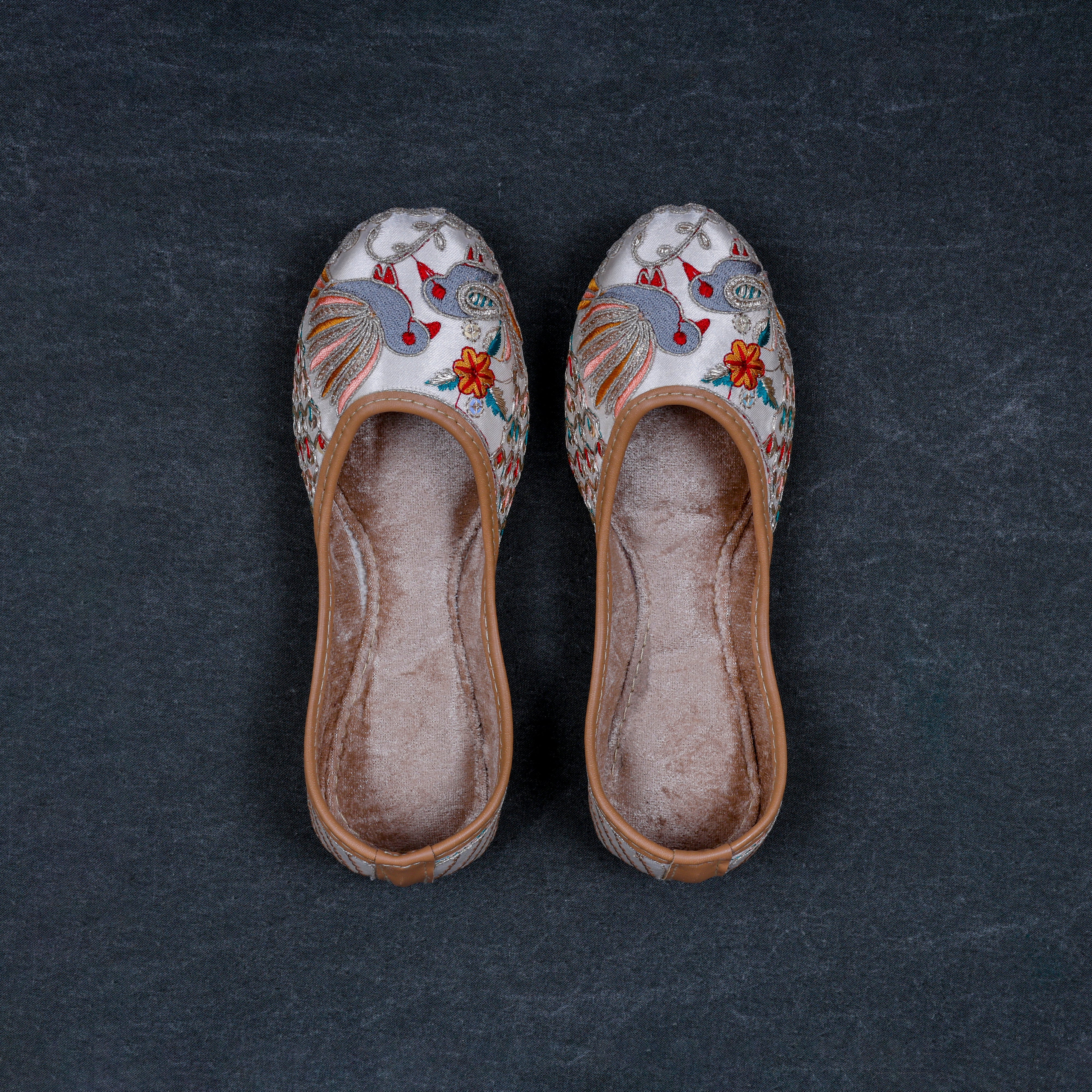 Cream Soft Fabric Round Toe Jutti