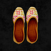 Soft Fabric White Closed Toe Jutti