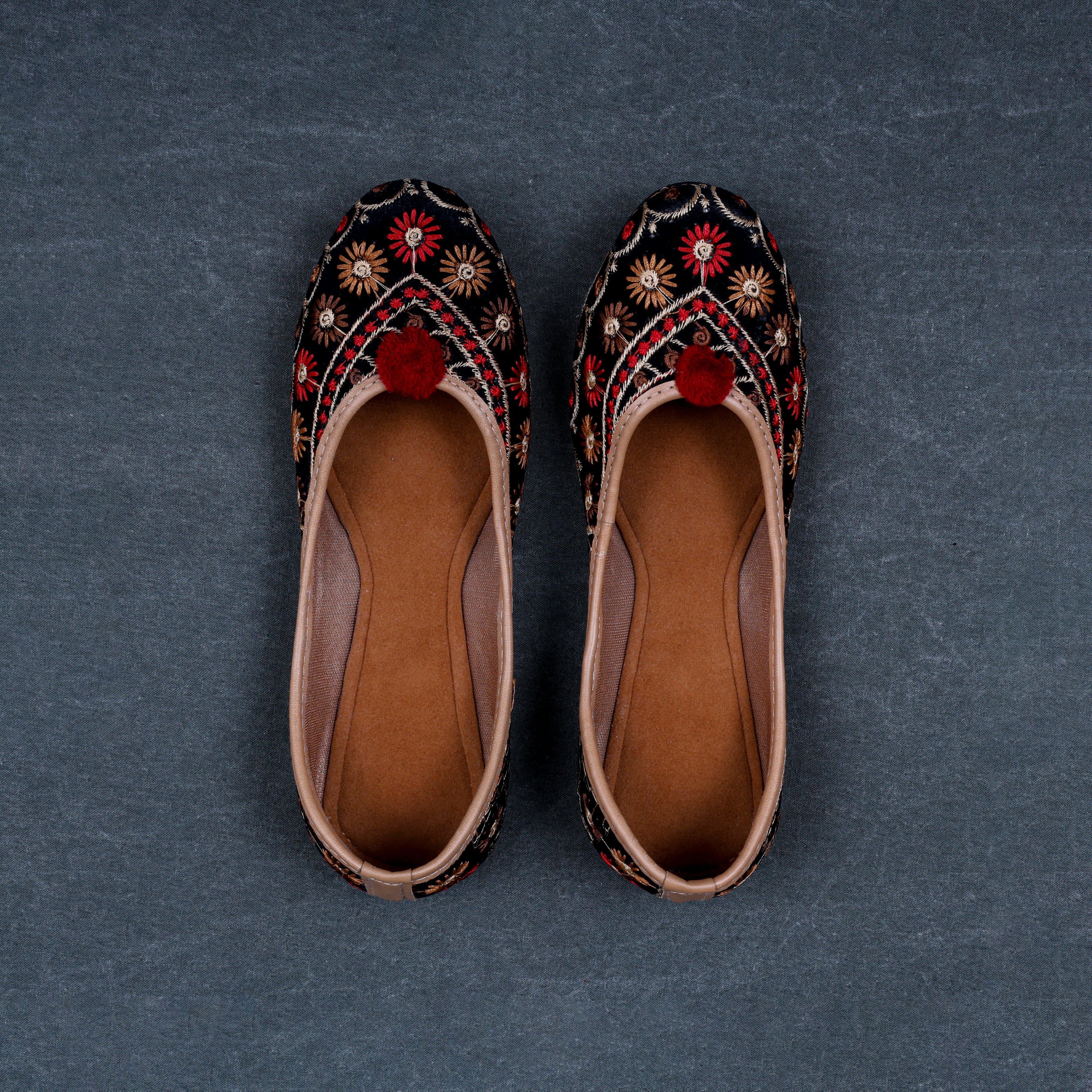 Black Textured Ethnic Jutti Flats