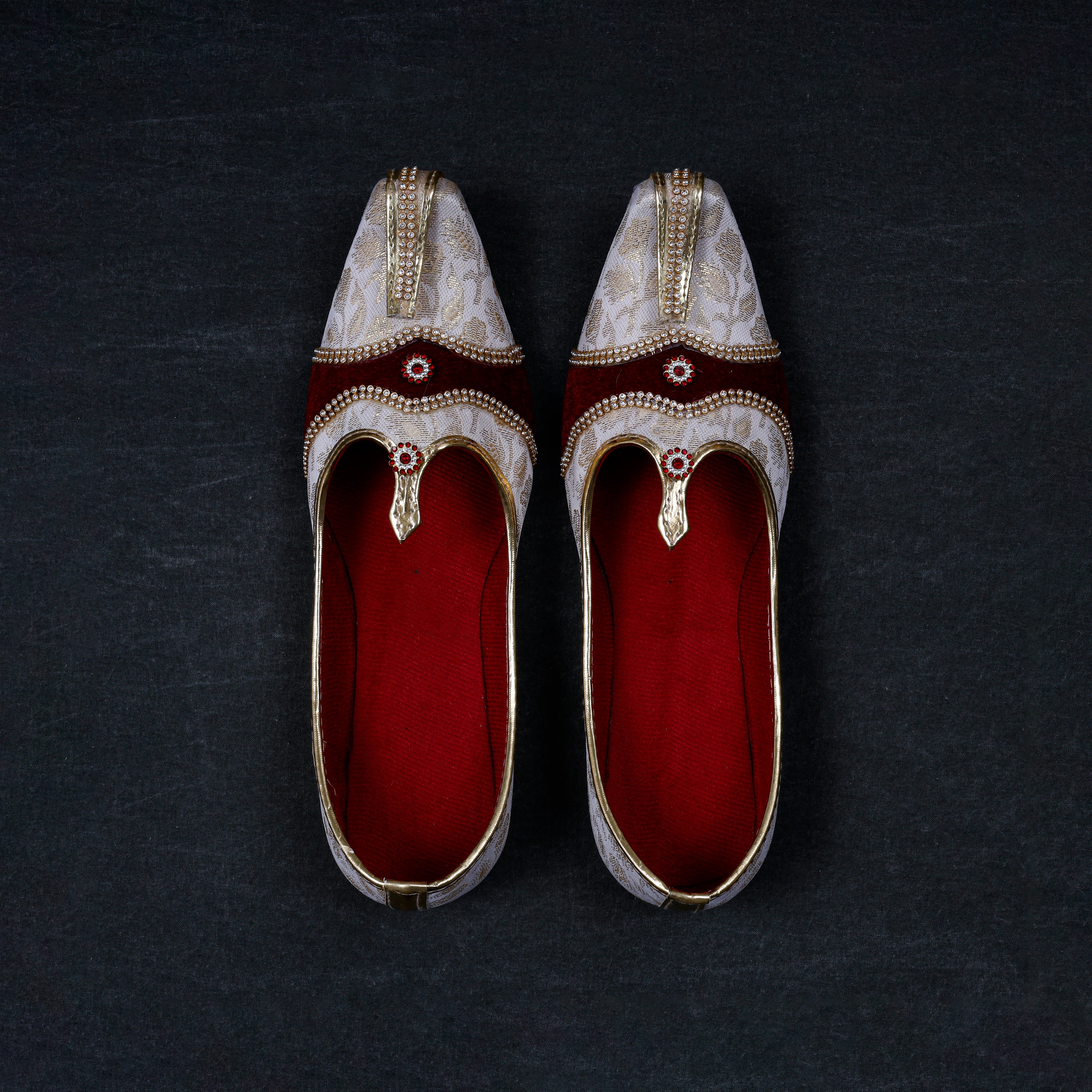 Gold Heritage Handcrafted Ethnic Mojari