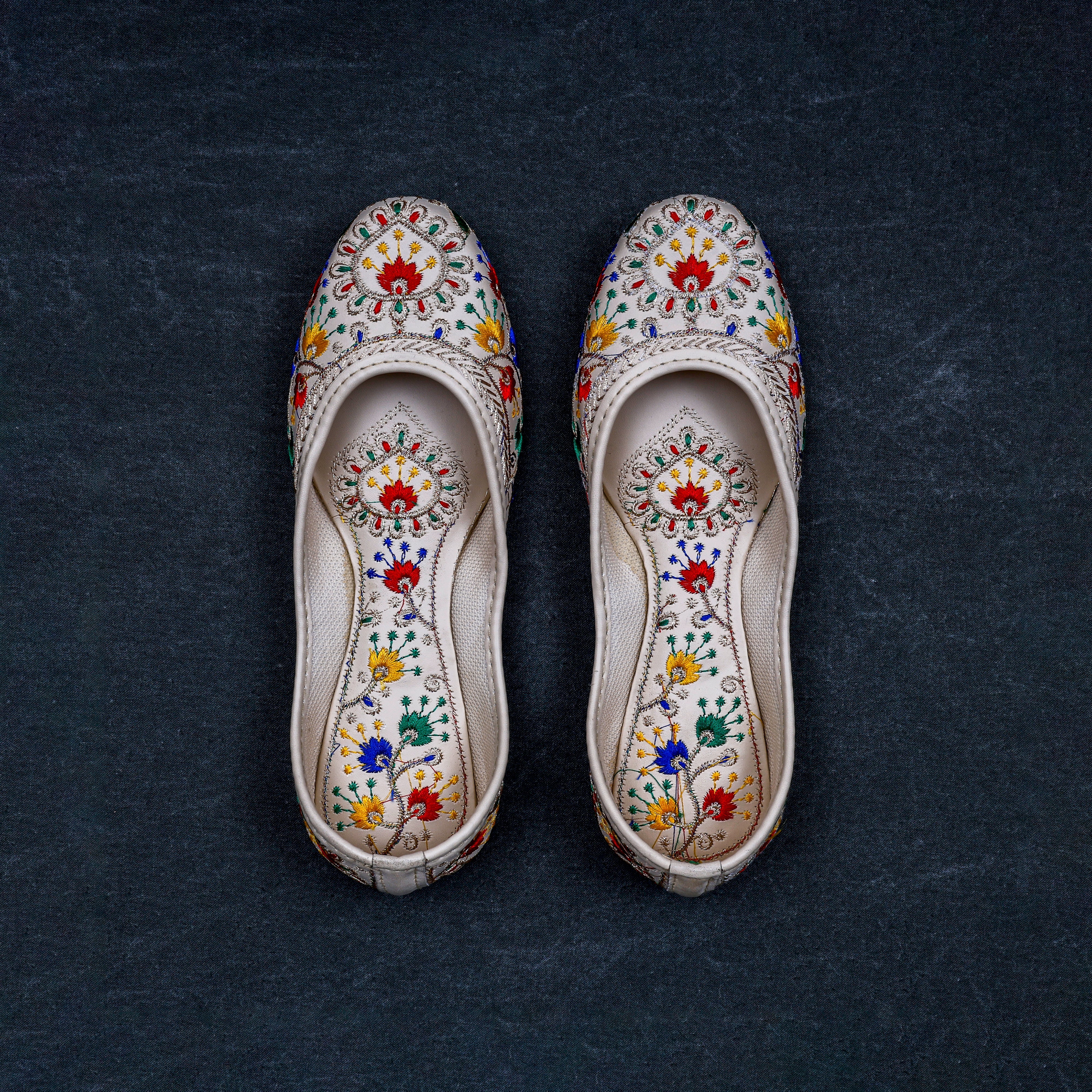 Beige Artisan Crafted Ethnic Jutti