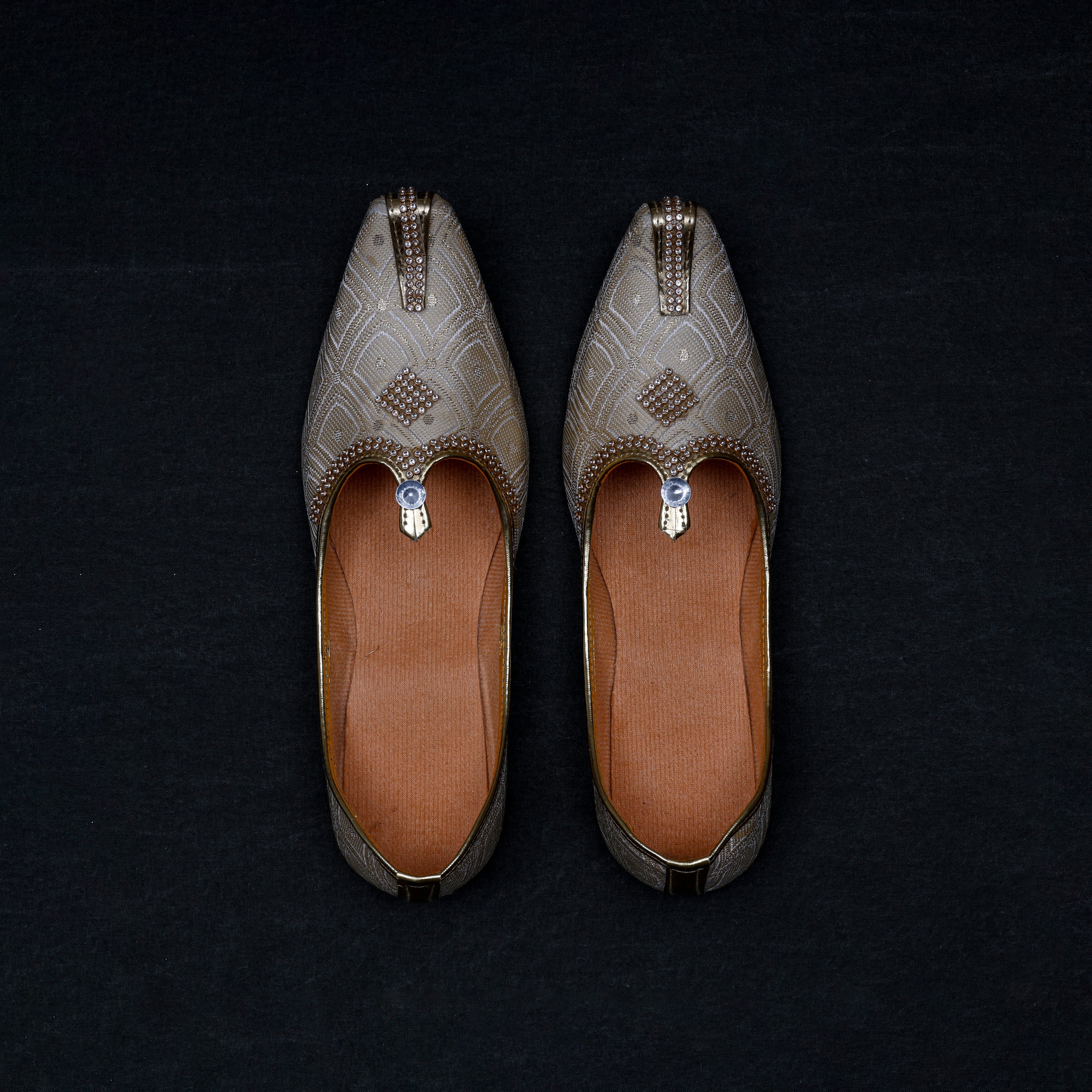 Gold Textured Ethnic Mojari