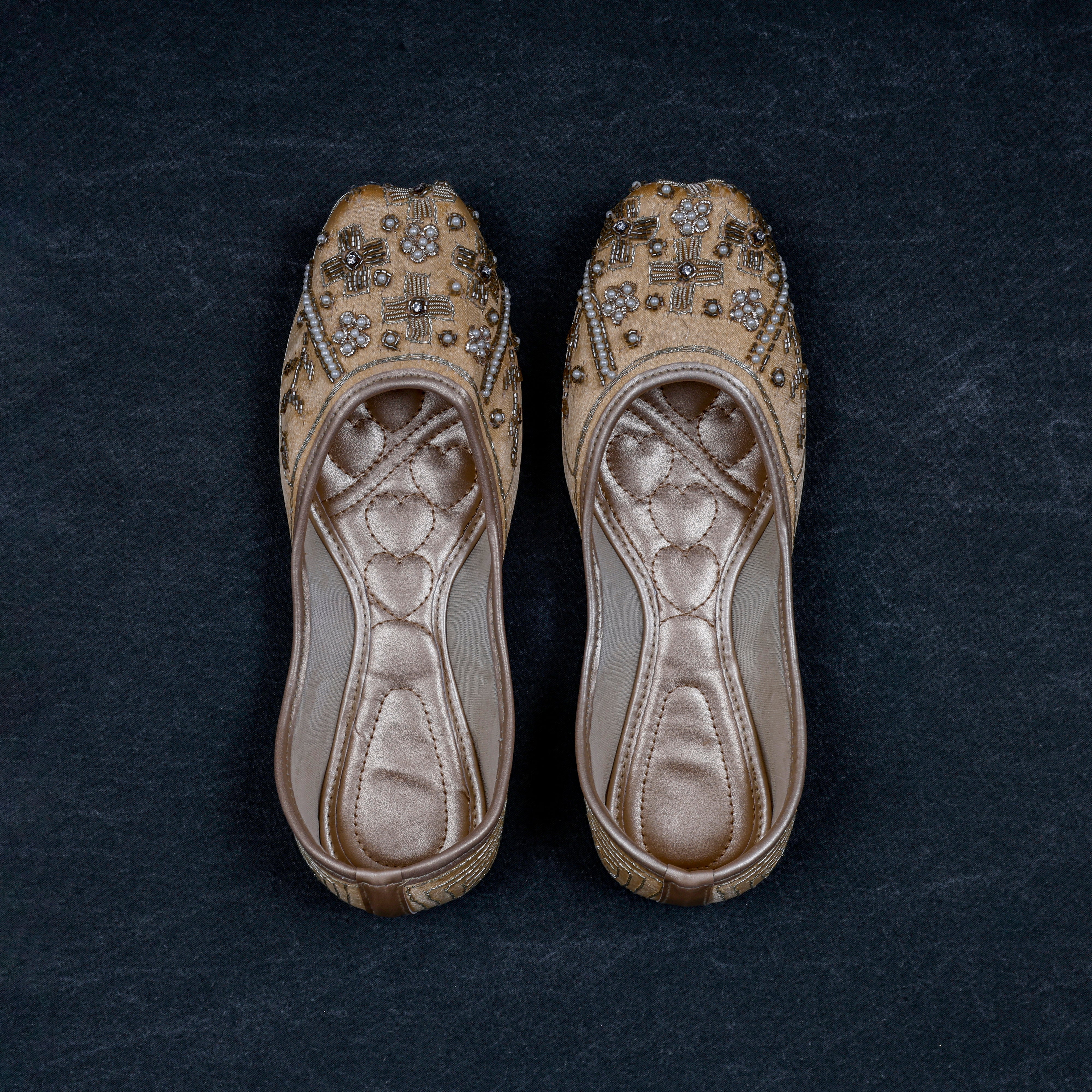 Gold Artisan Closed Toe Jutti