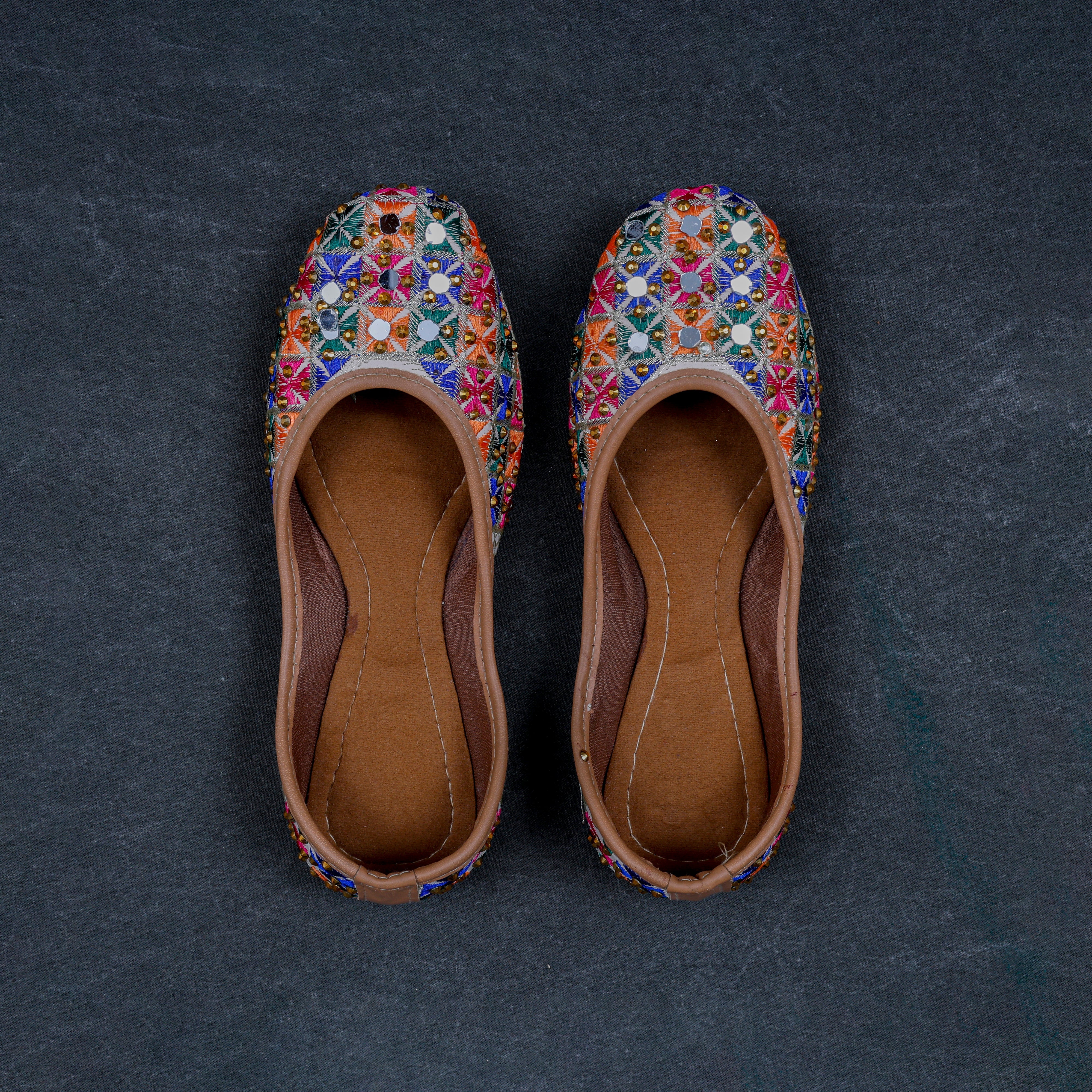 Cream Artisan Crafted Round Toe Jutti
