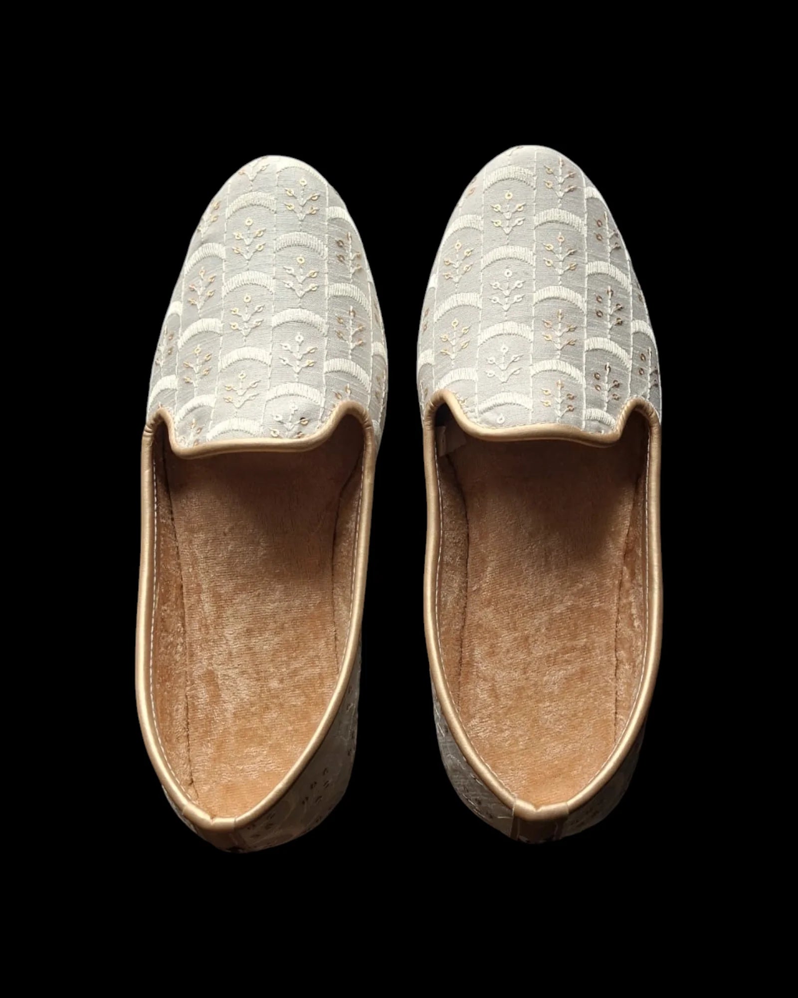 White Handcrafted Traditional Ethnic Jutti