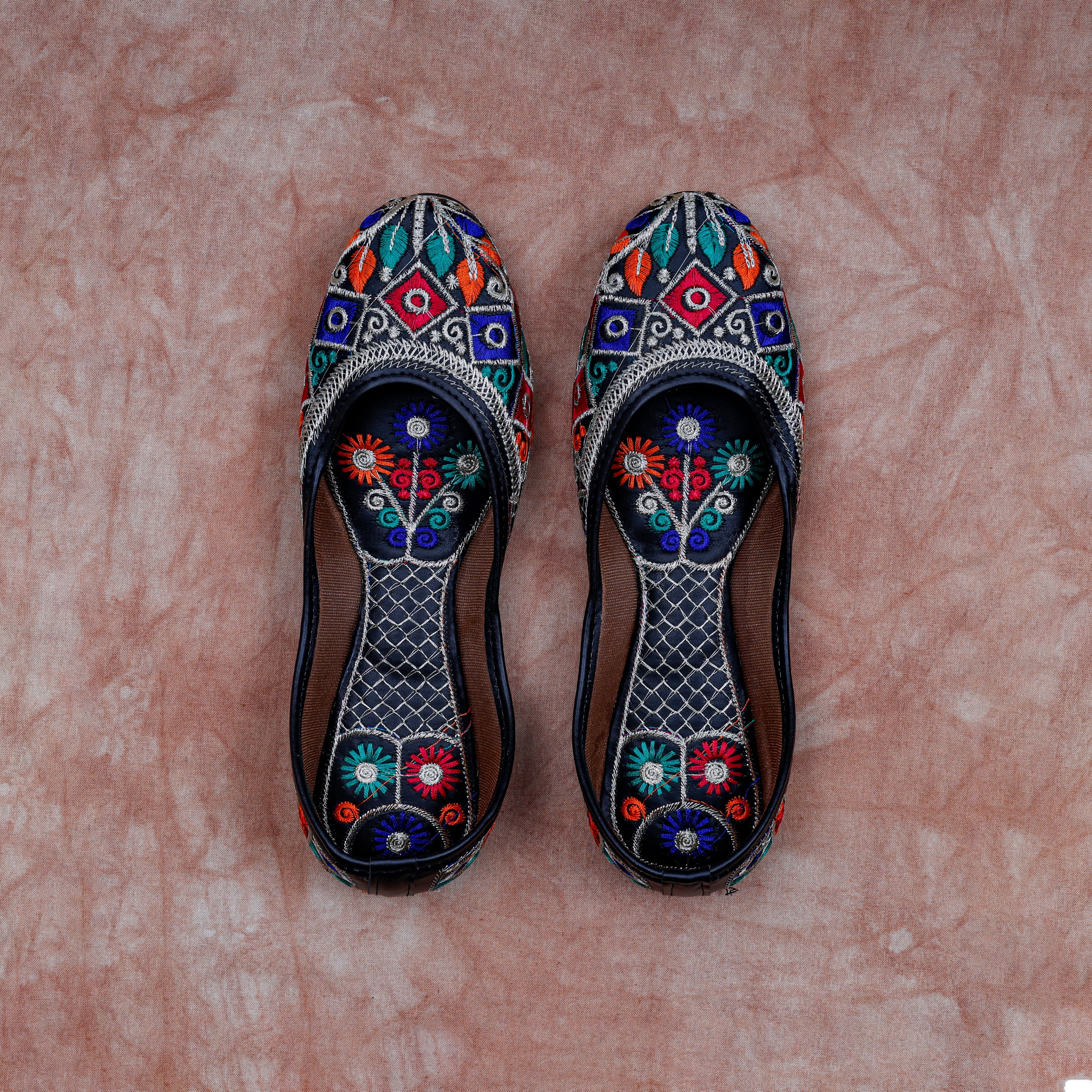 Black Textured Almond Shape Ethnic Jutti
