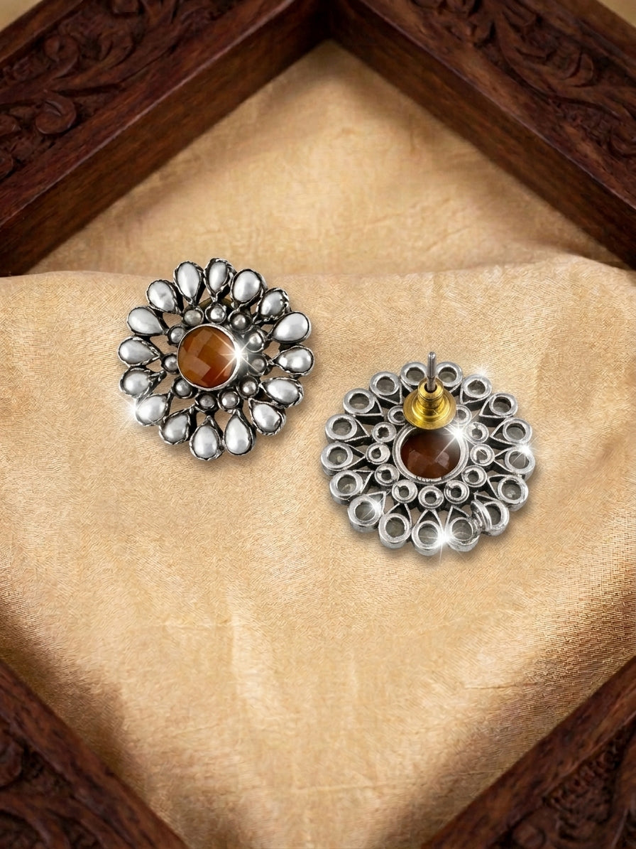 Eclat Contrast Studs