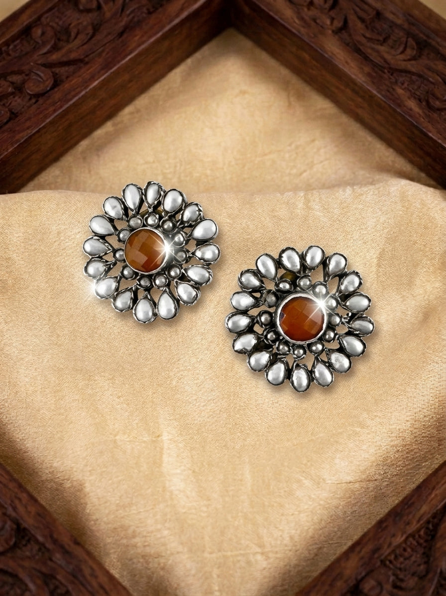 Eclat Contrast Studs