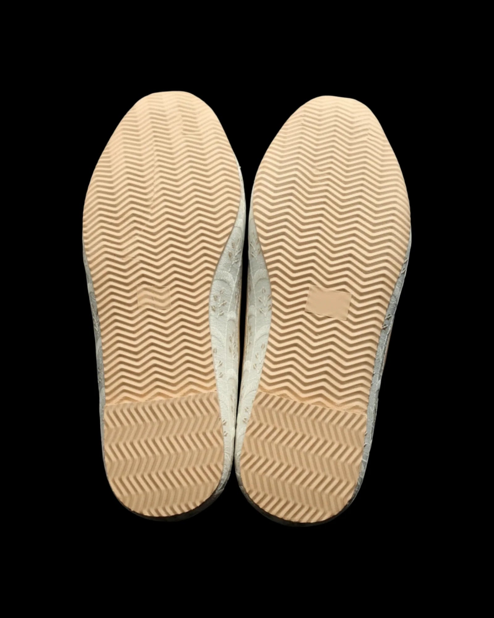 White Handcrafted Traditional Ethnic Jutti