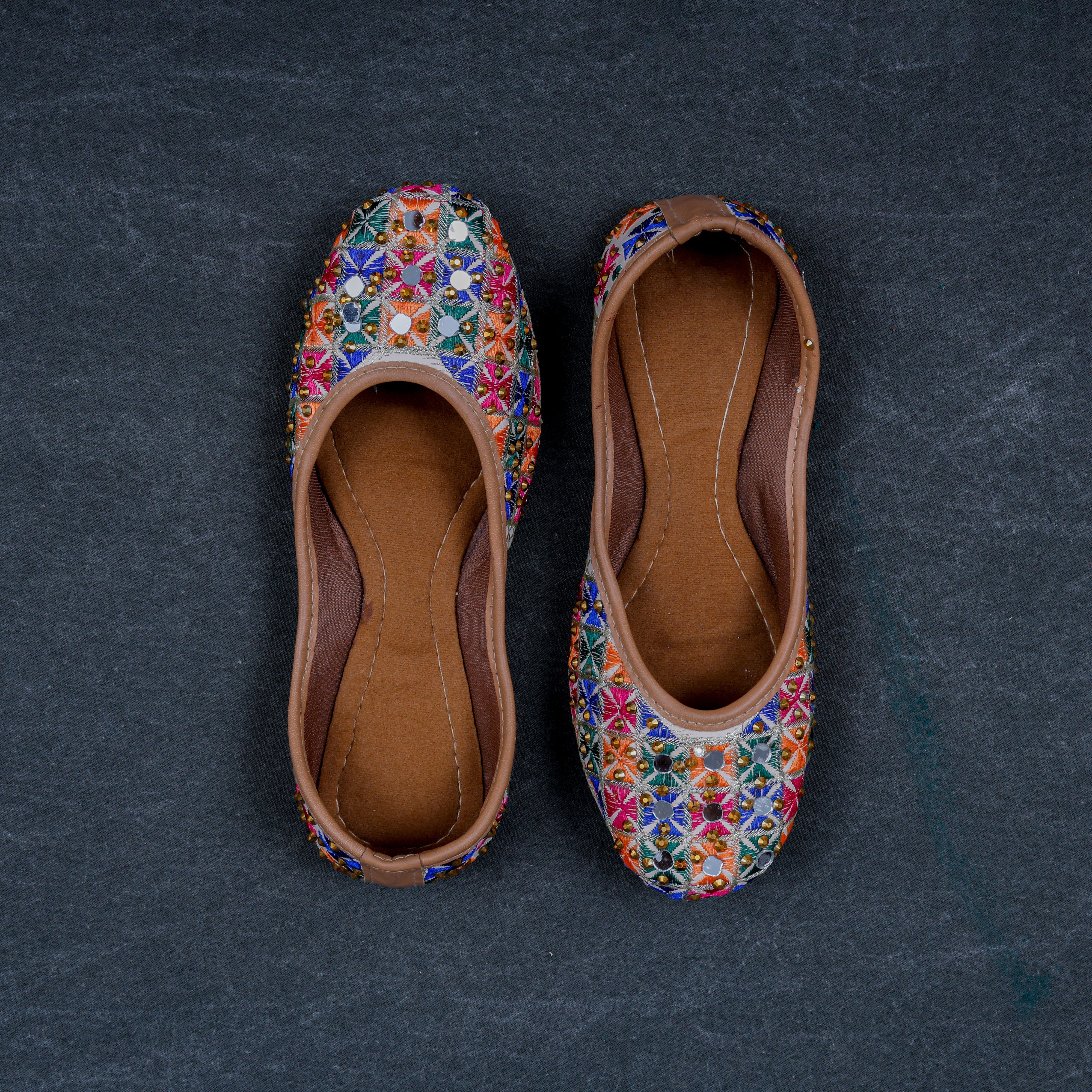 Cream Artisan Crafted Round Toe Jutti