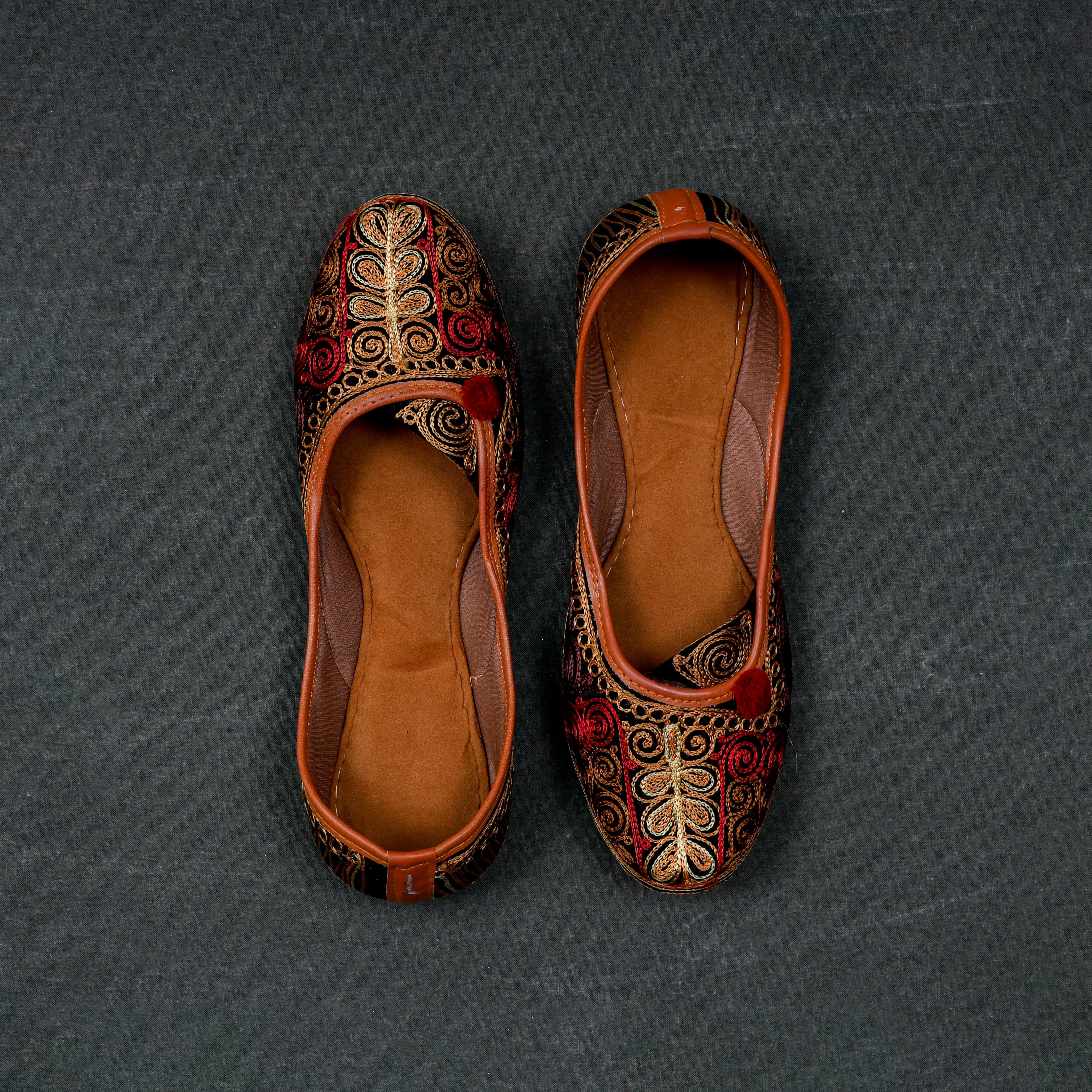 Black Canvas Handcrafted Ethnic Jutti