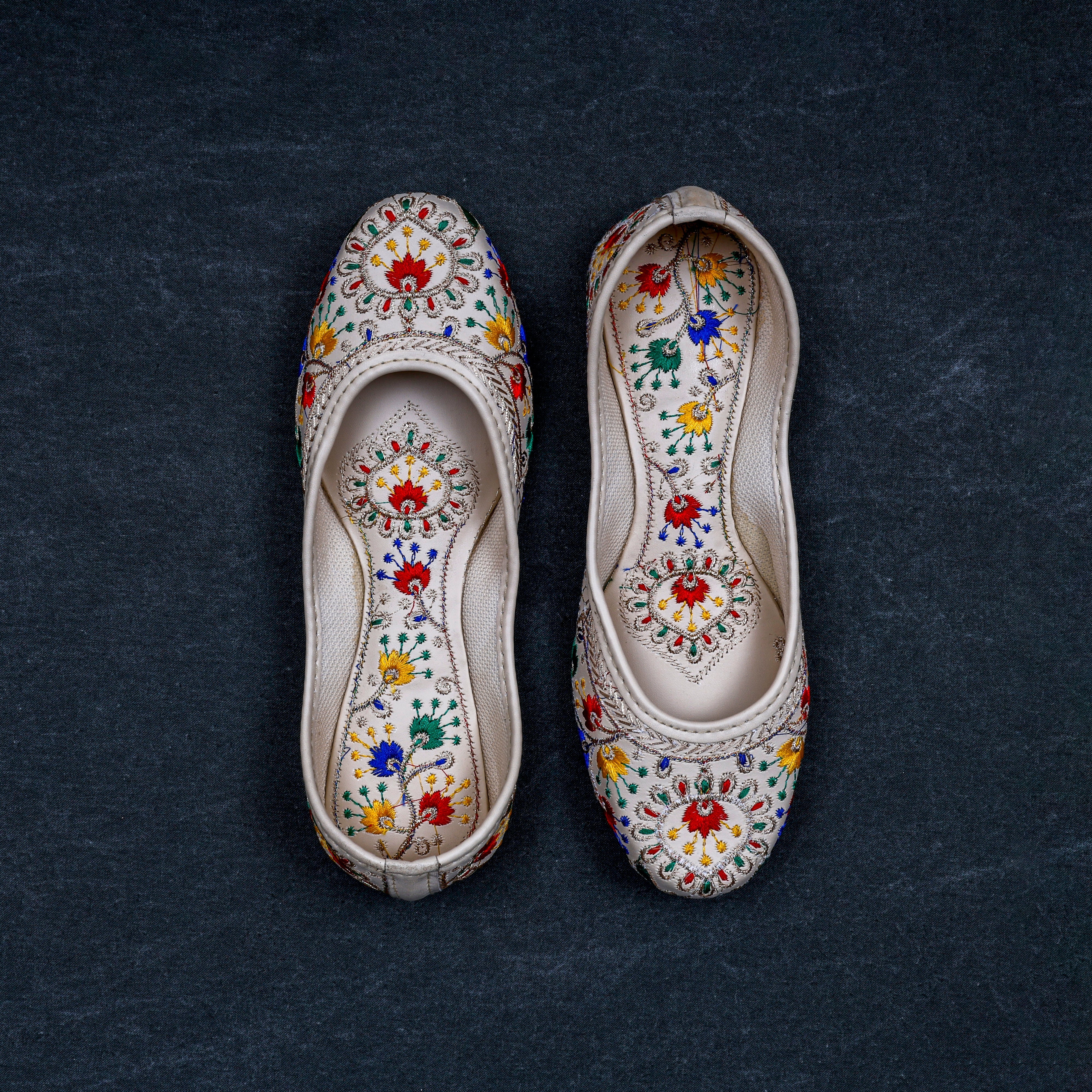 Beige Artisan Crafted Ethnic Jutti