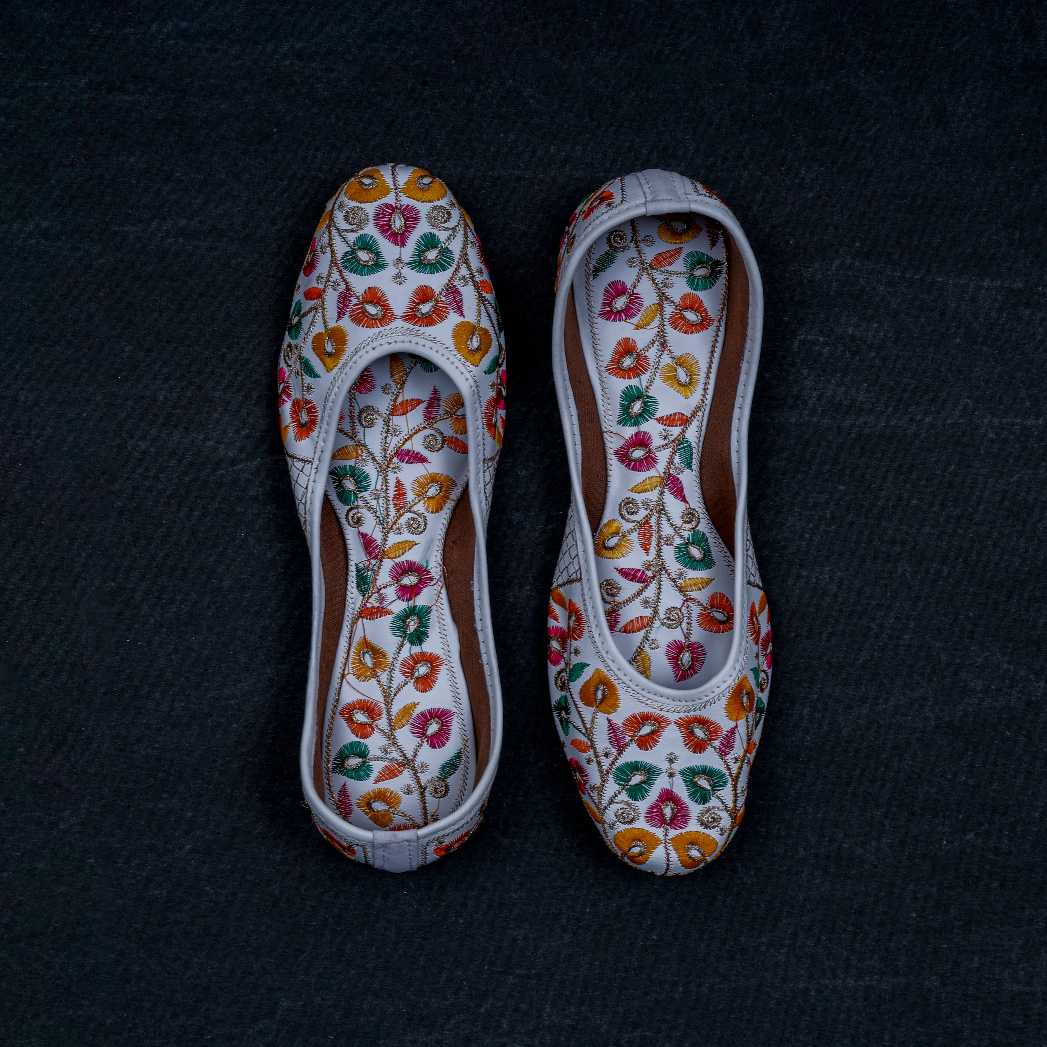 White Handcrafted Almond Shape Jutti