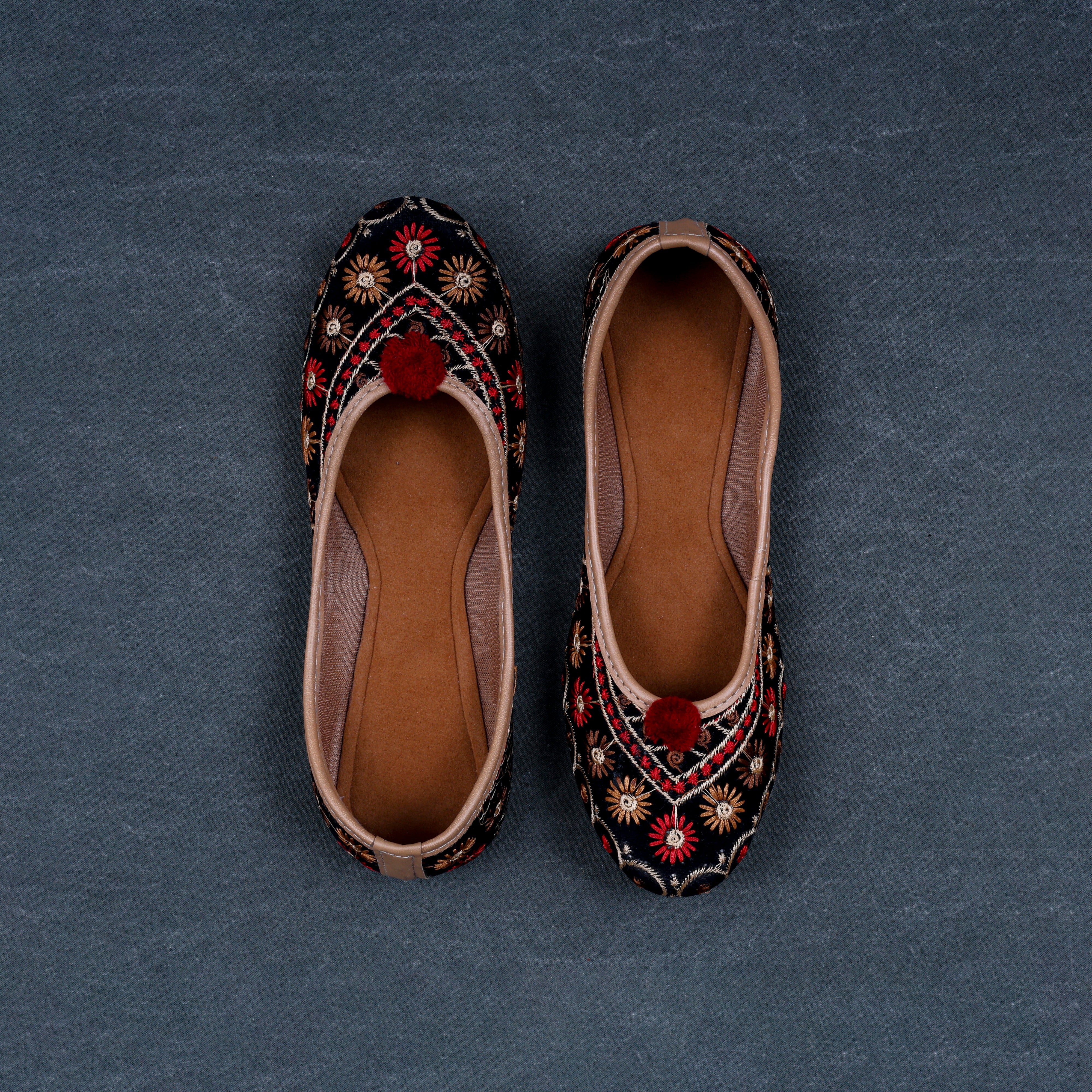 Black Textured Ethnic Jutti Flats