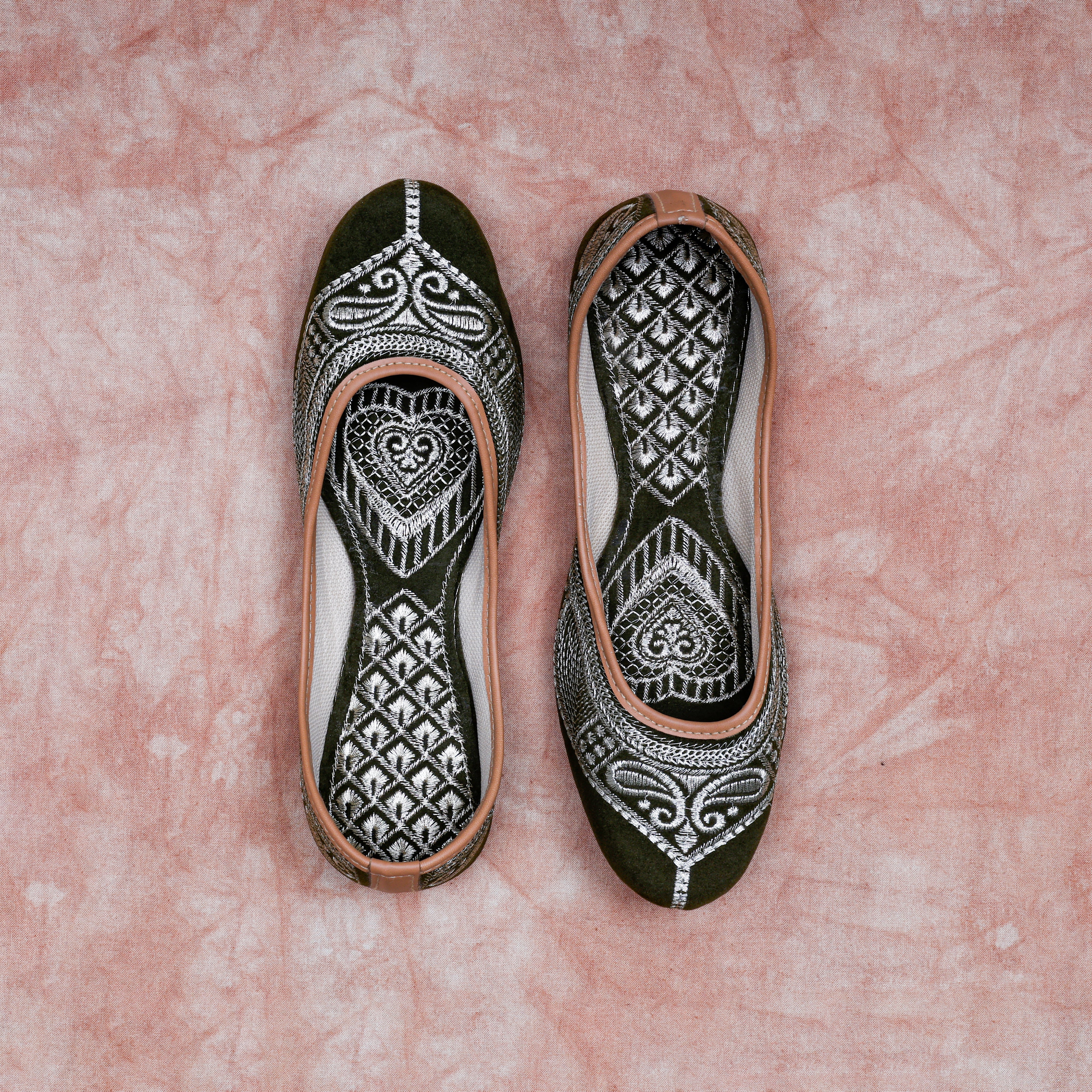 Two Tone Mehendi Green Velvet Jutti