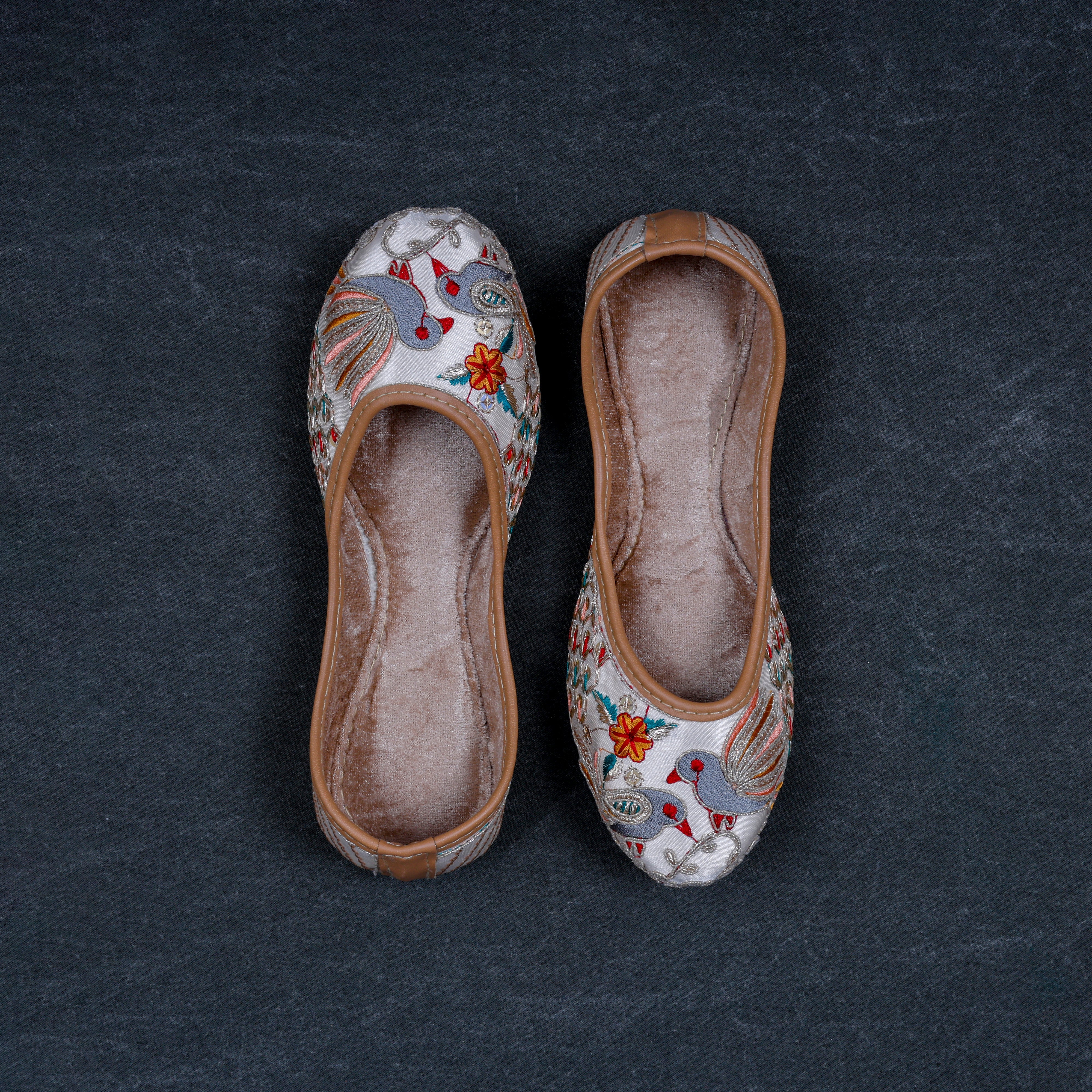 Cream Soft Fabric Round Toe Jutti