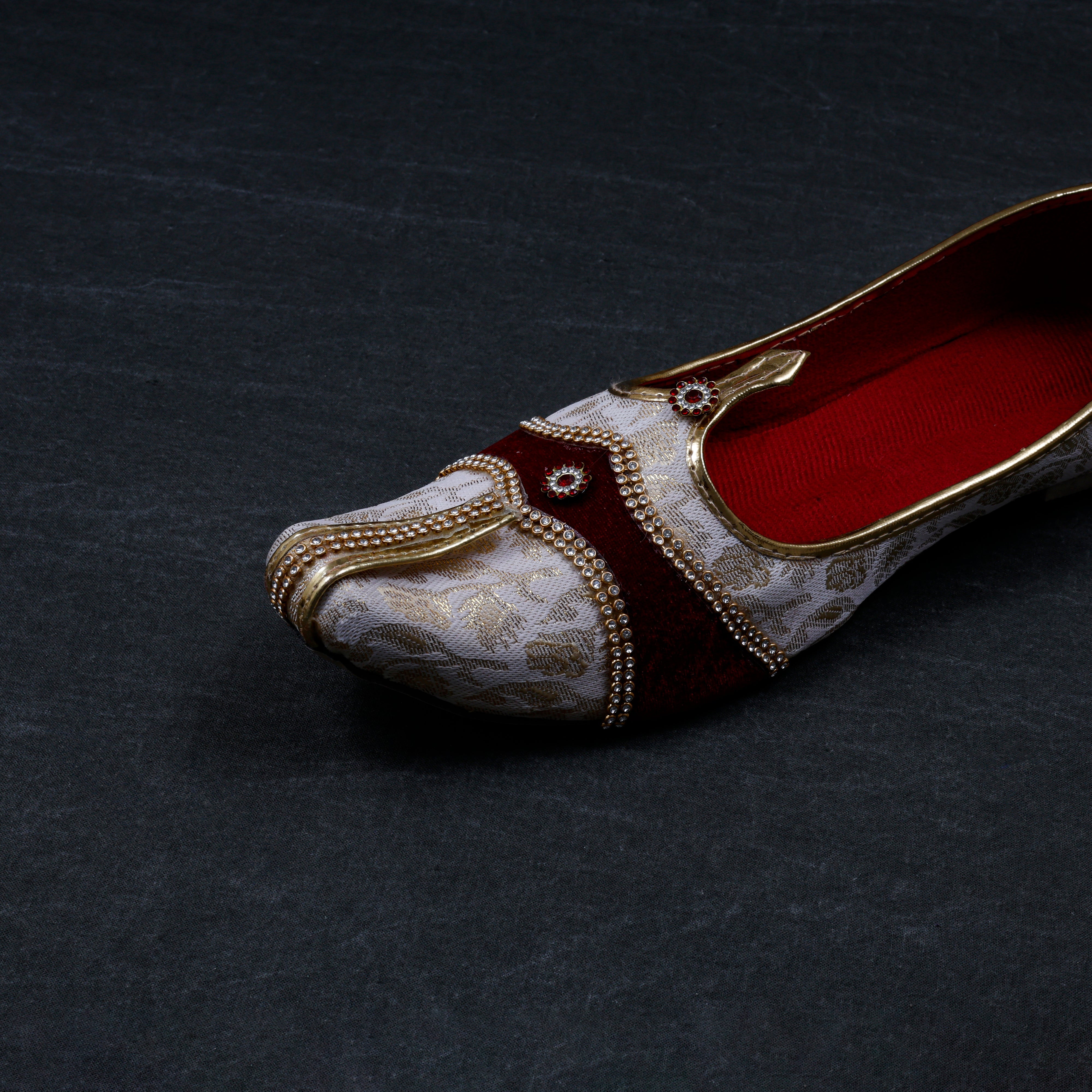 Gold Heritage Handcrafted Ethnic Mojari
