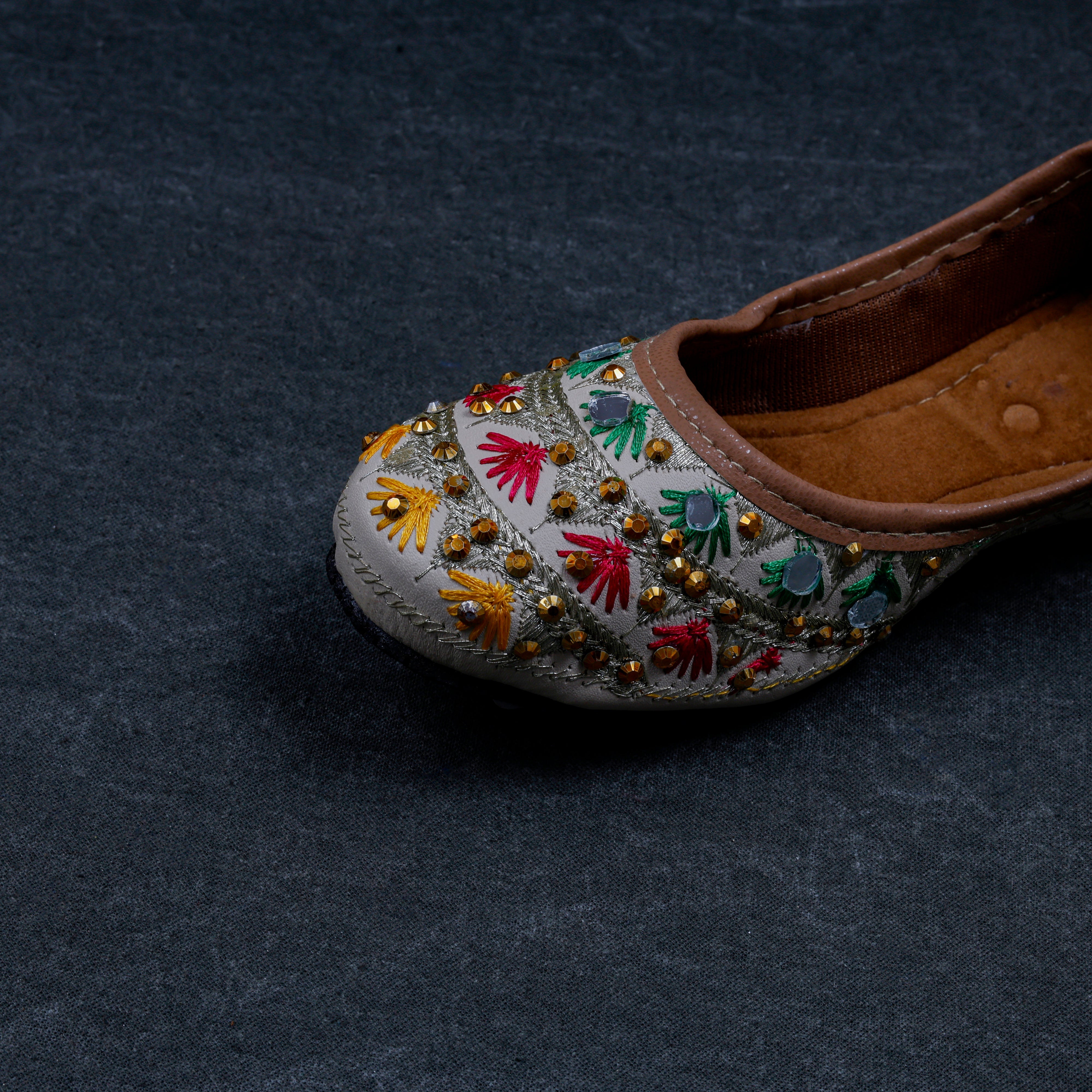 Two Tone Cream Designer Ethnic Jutti