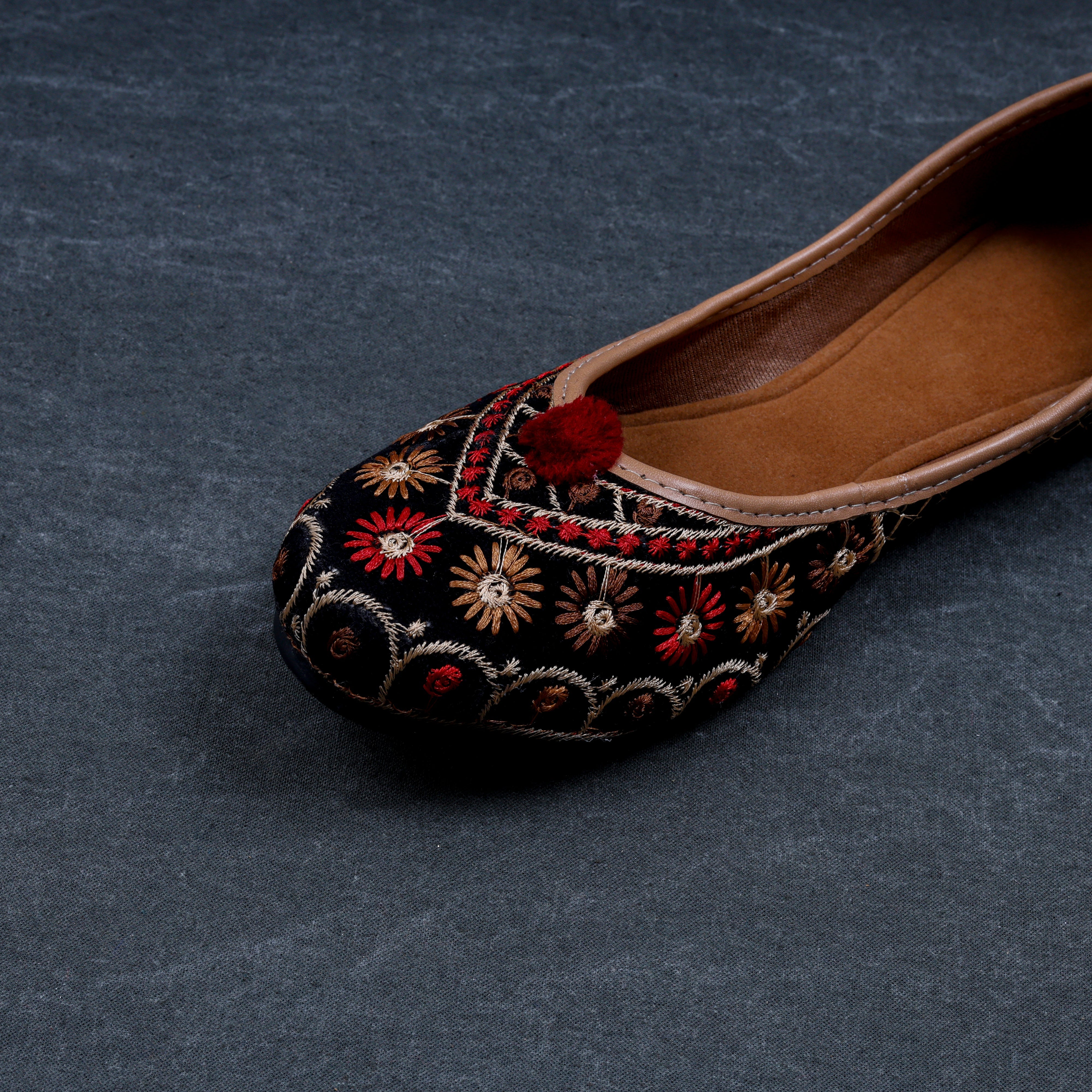 Black Textured Ethnic Jutti Flats