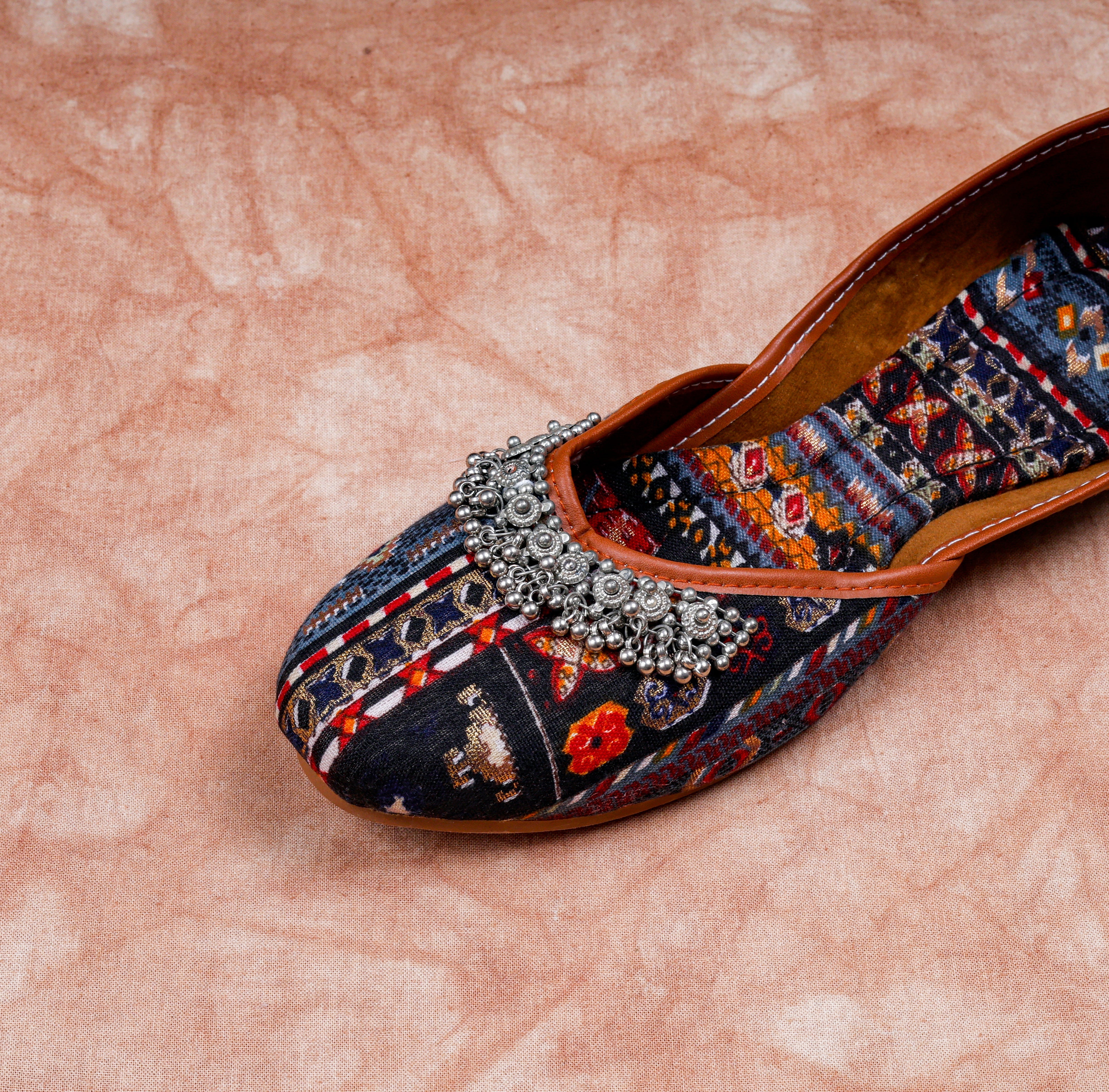Textured Multicolor Handcrafted Jutti Flats