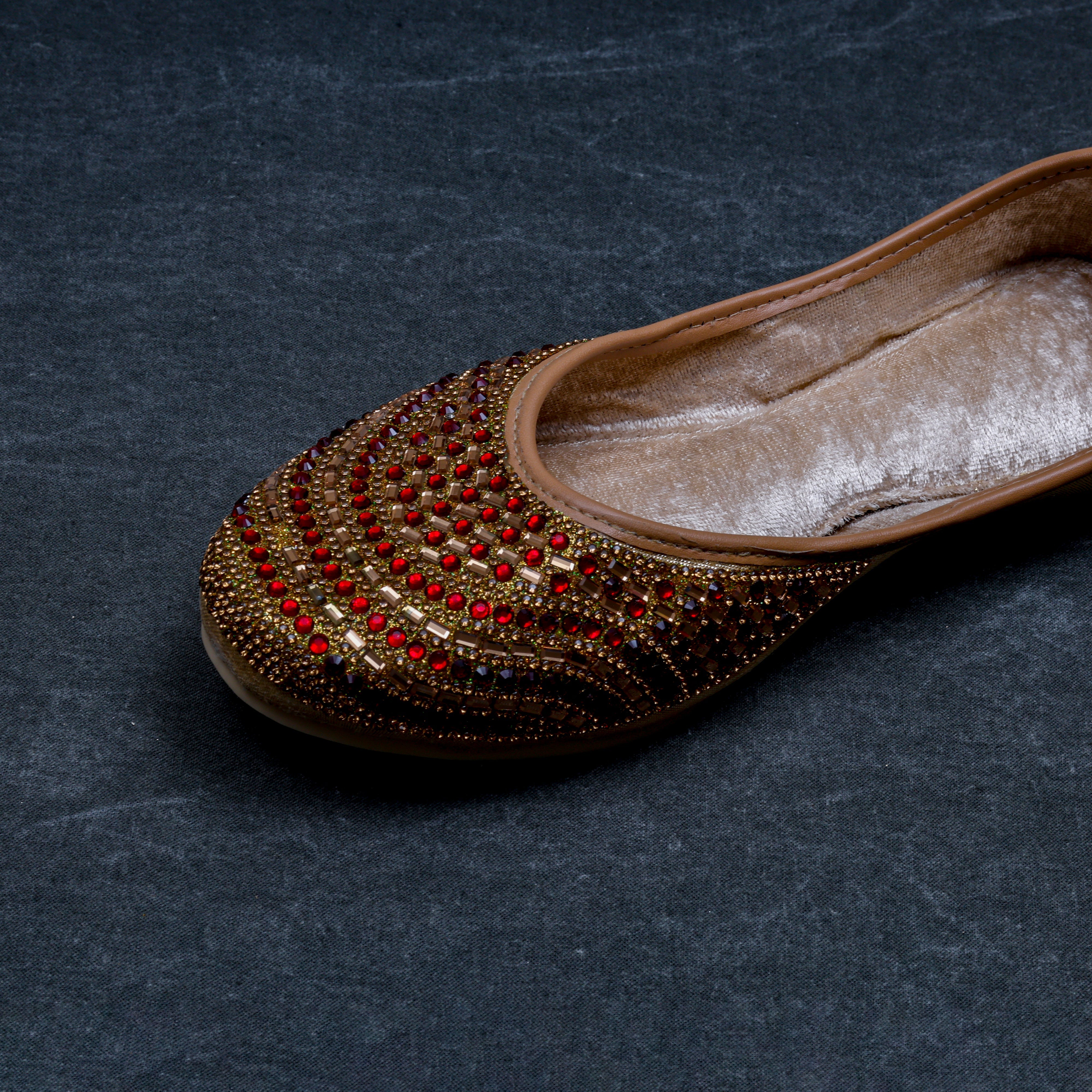 Gold Handcrafted Closed Toe Ethnic Jutti