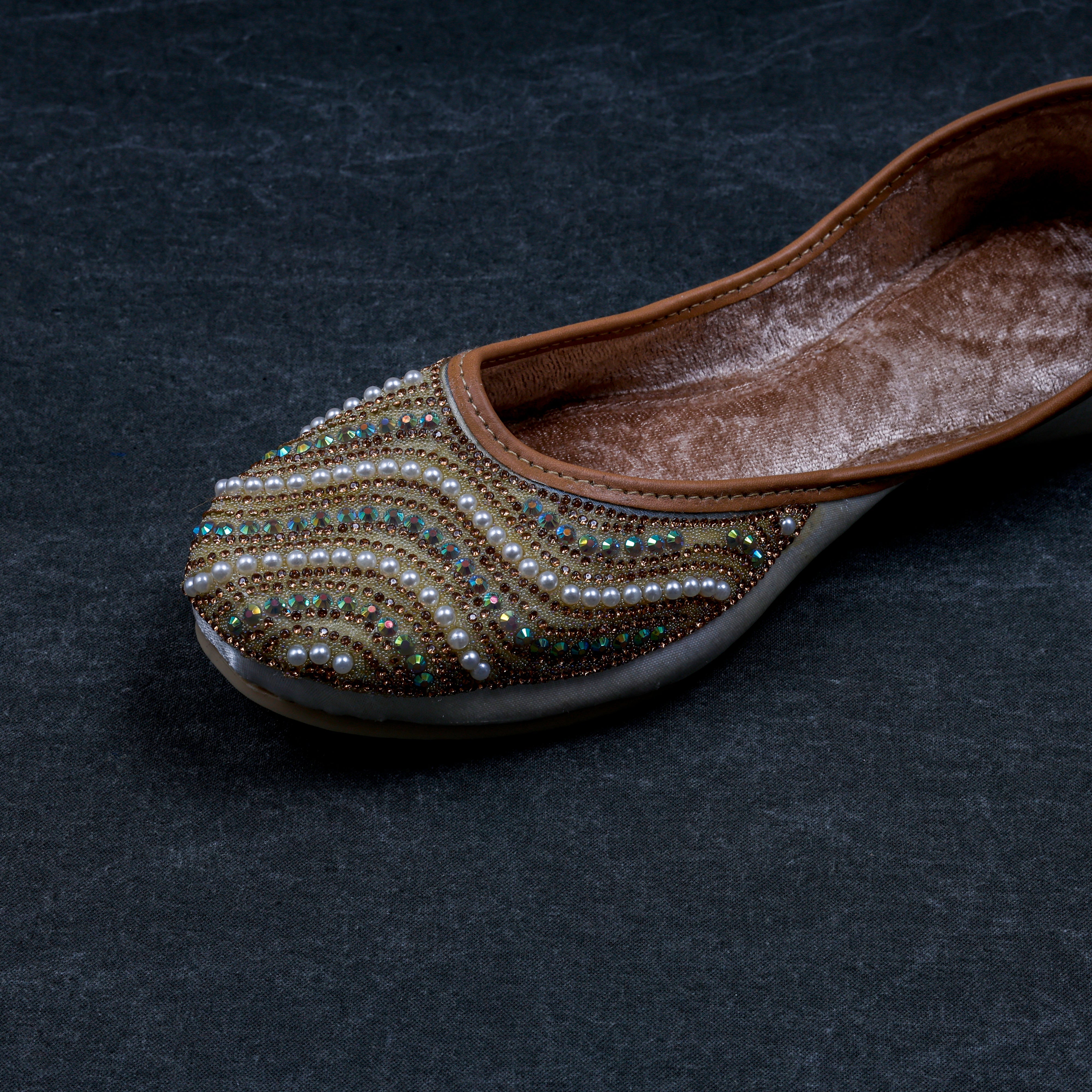 White Handcrafted Fabric Jutti