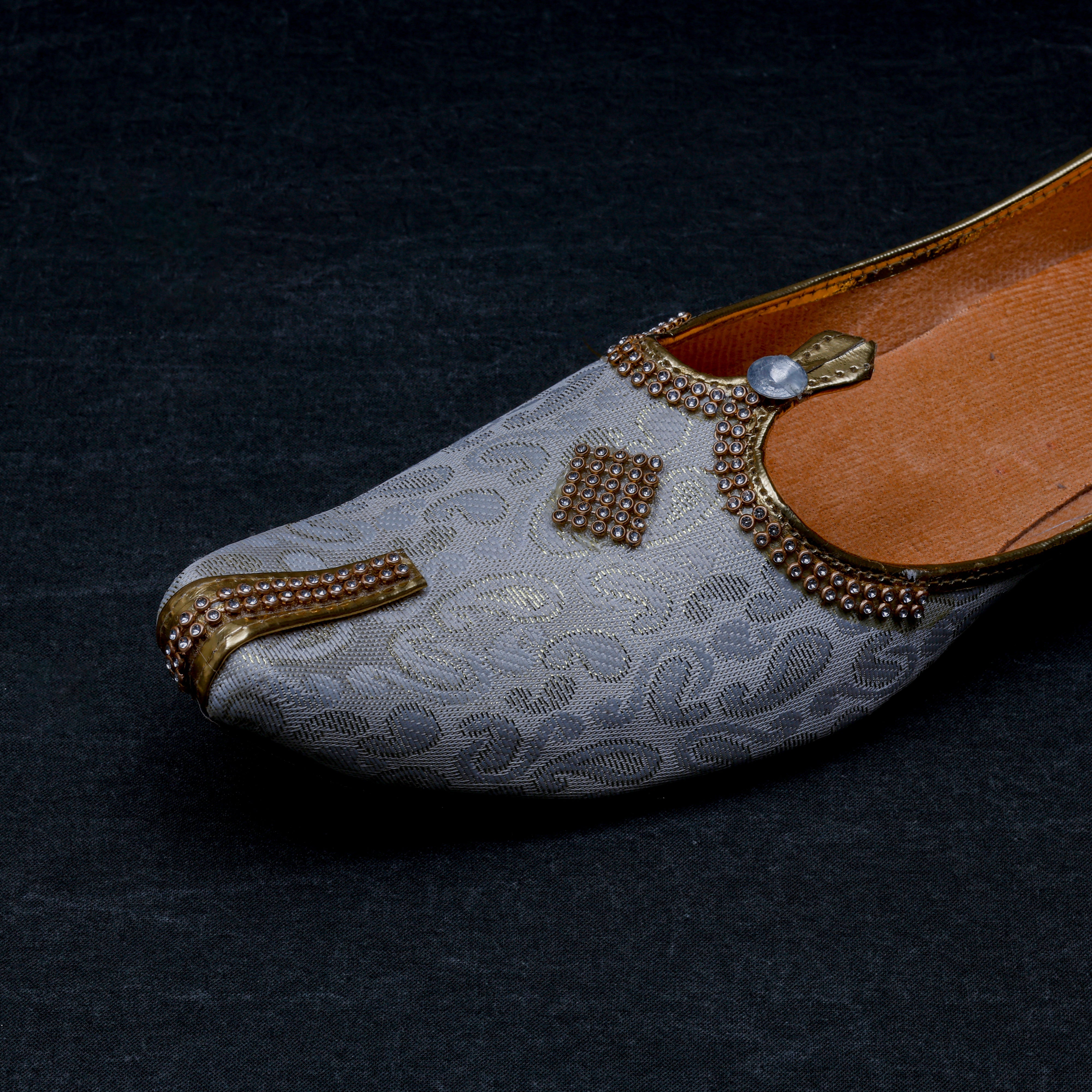 Cream Textured Artisan Ethnic Mojari