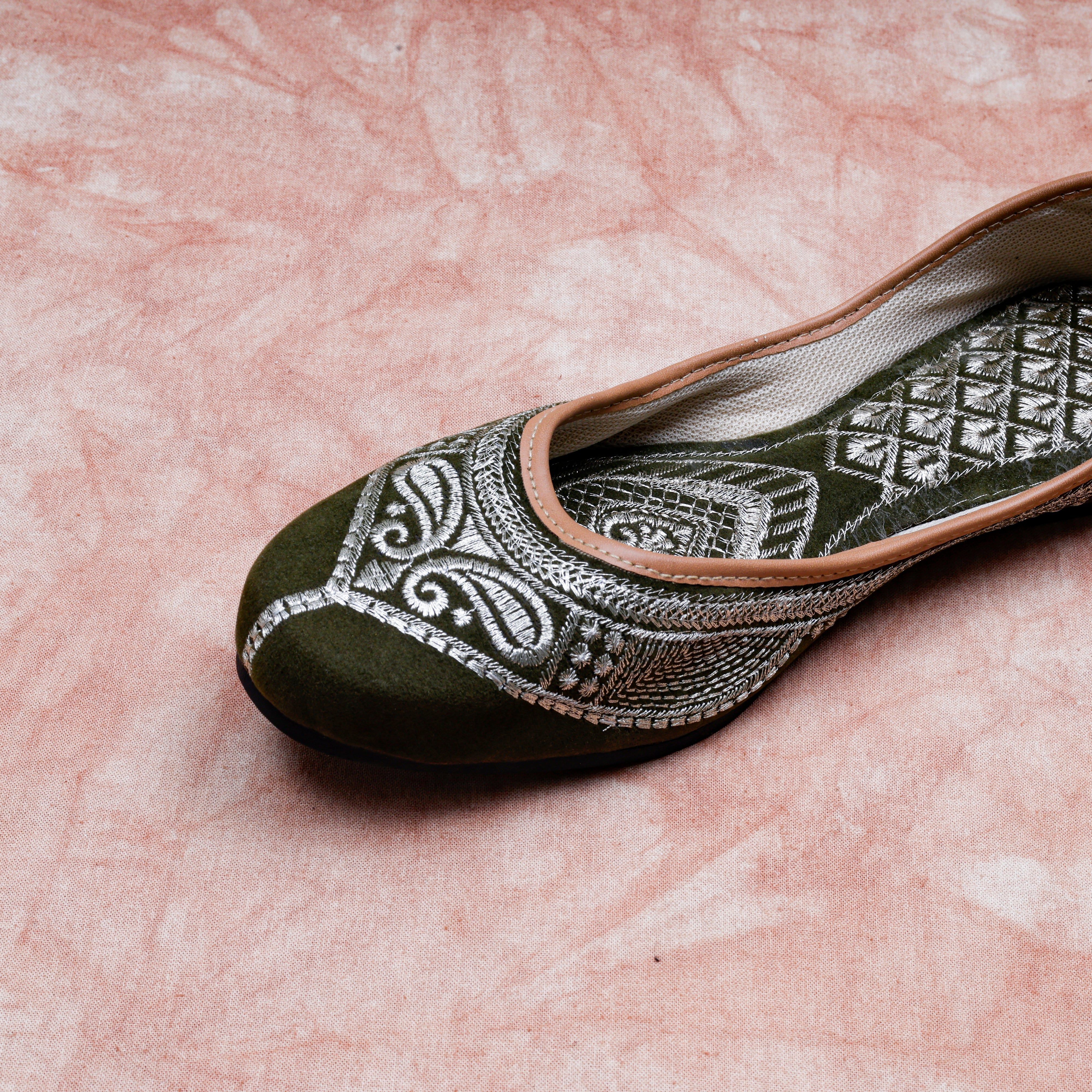 Two Tone Mehendi Green Velvet Jutti