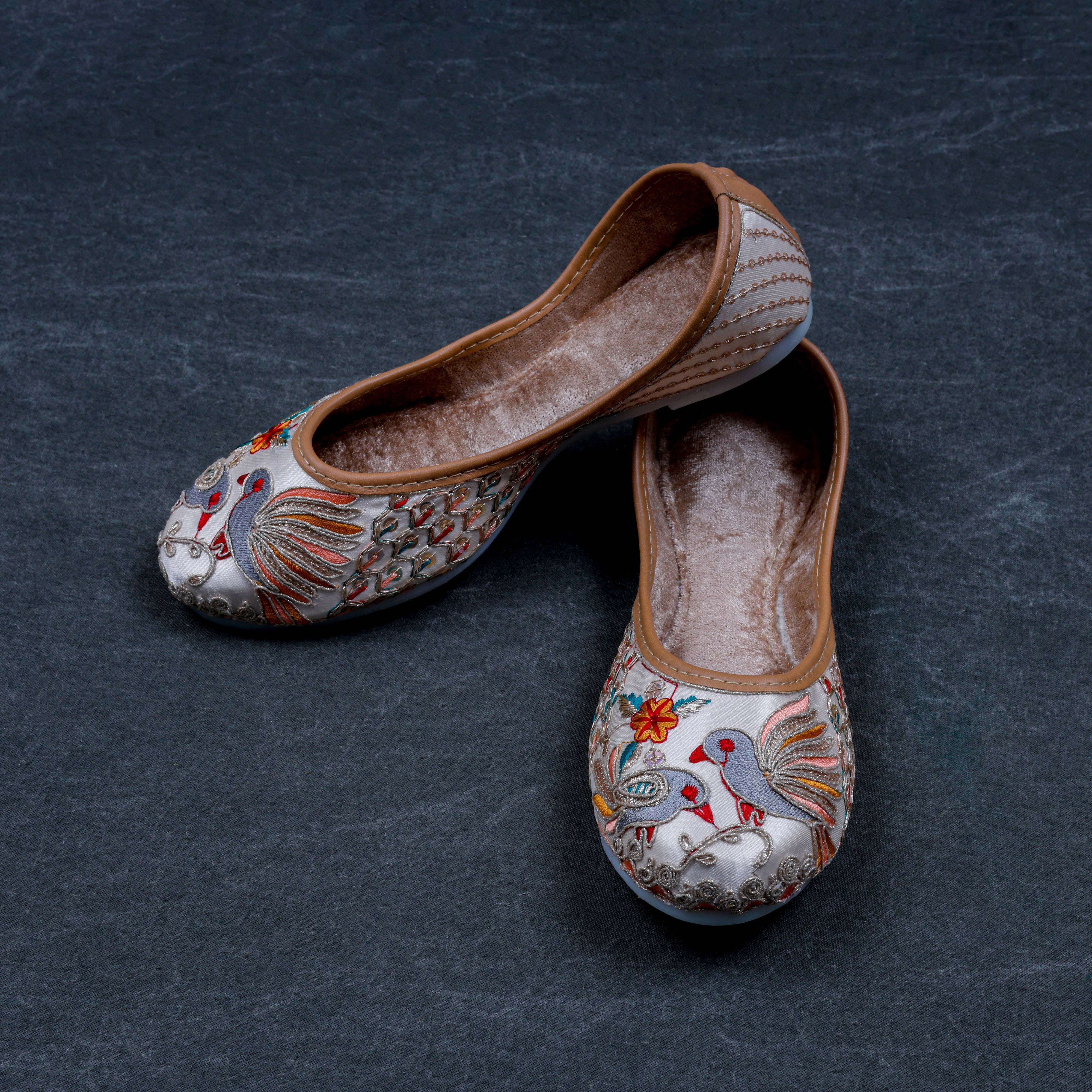 Cream Soft Fabric Round Toe Jutti