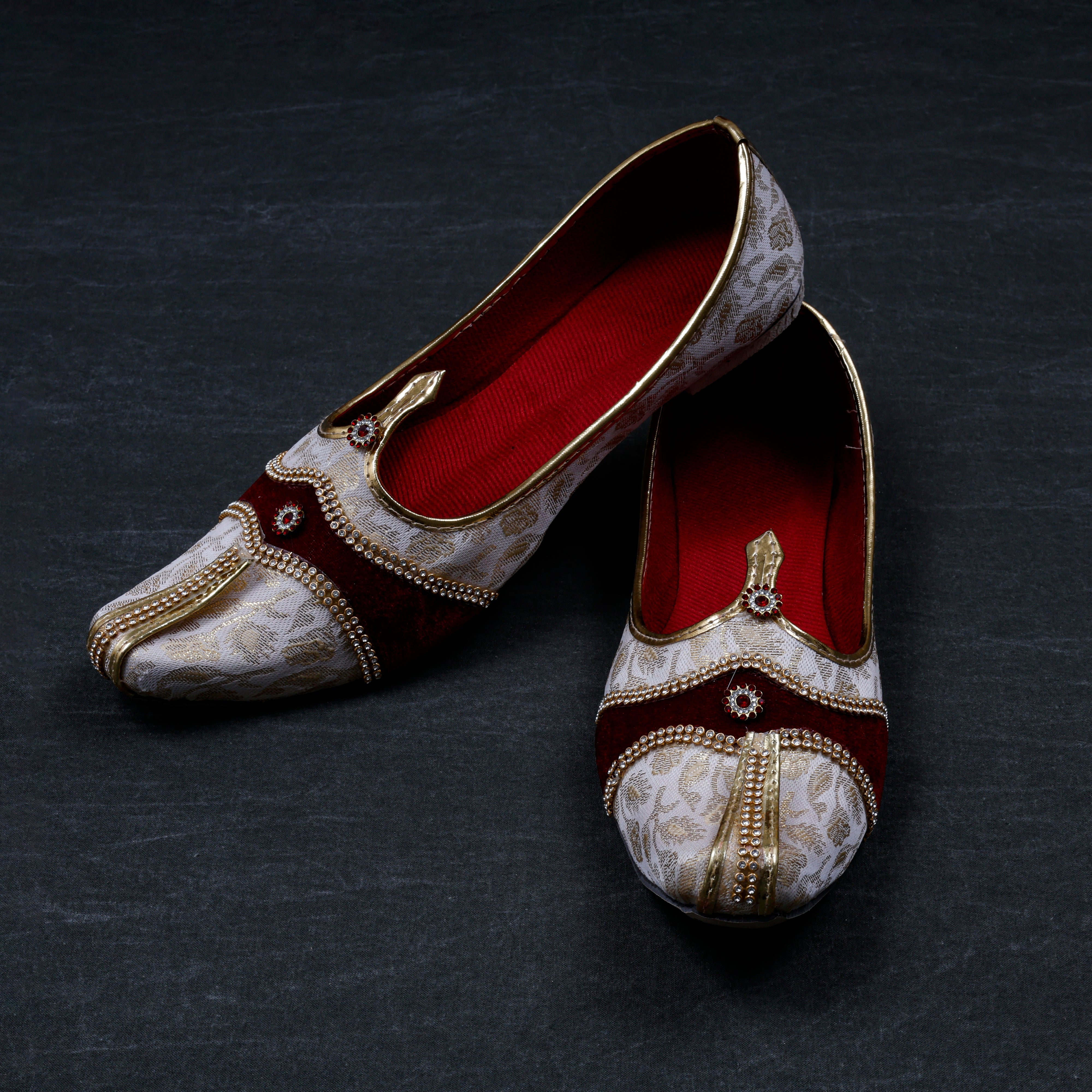 Gold Heritage Handcrafted Ethnic Mojari
