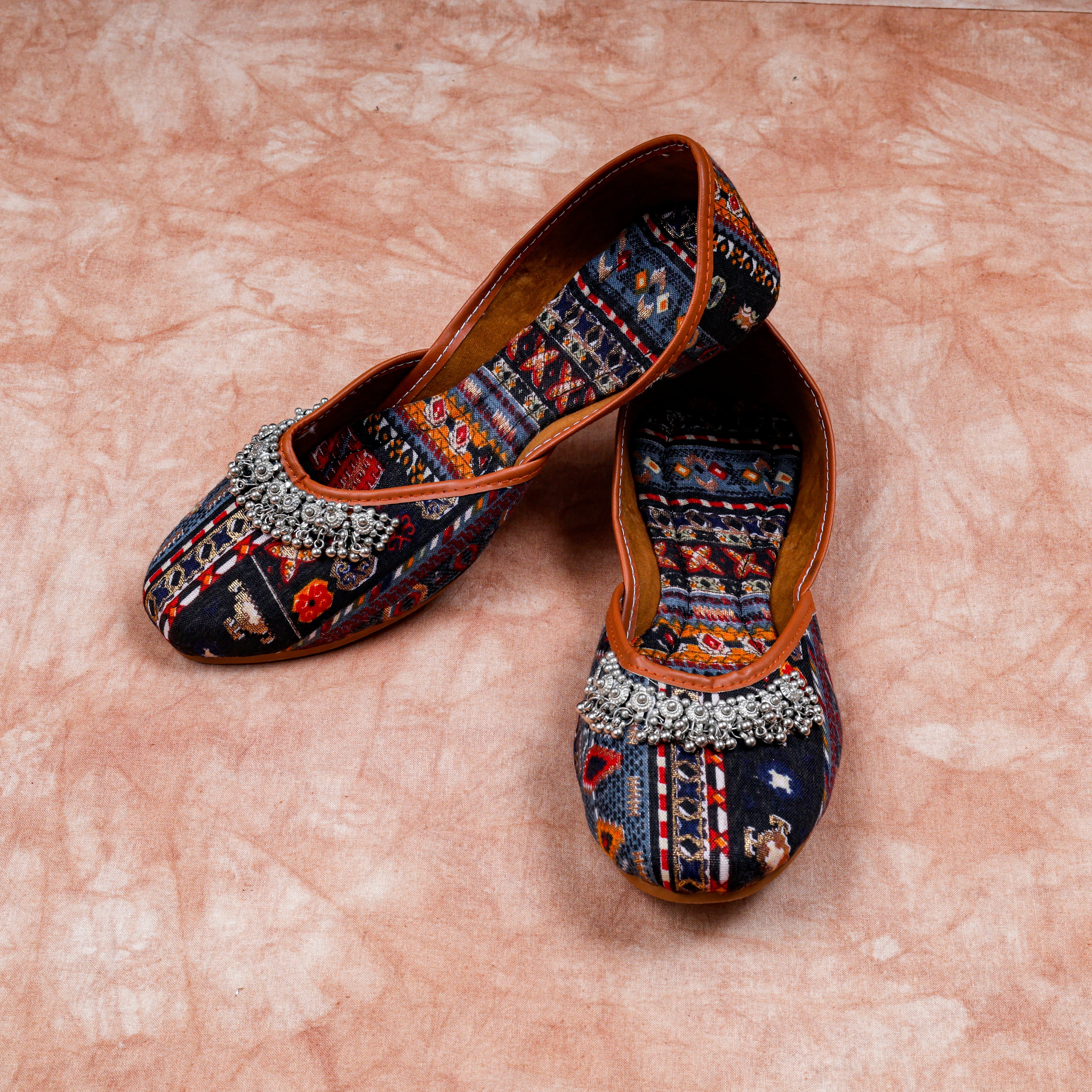 Textured Multicolor Handcrafted Jutti Flats