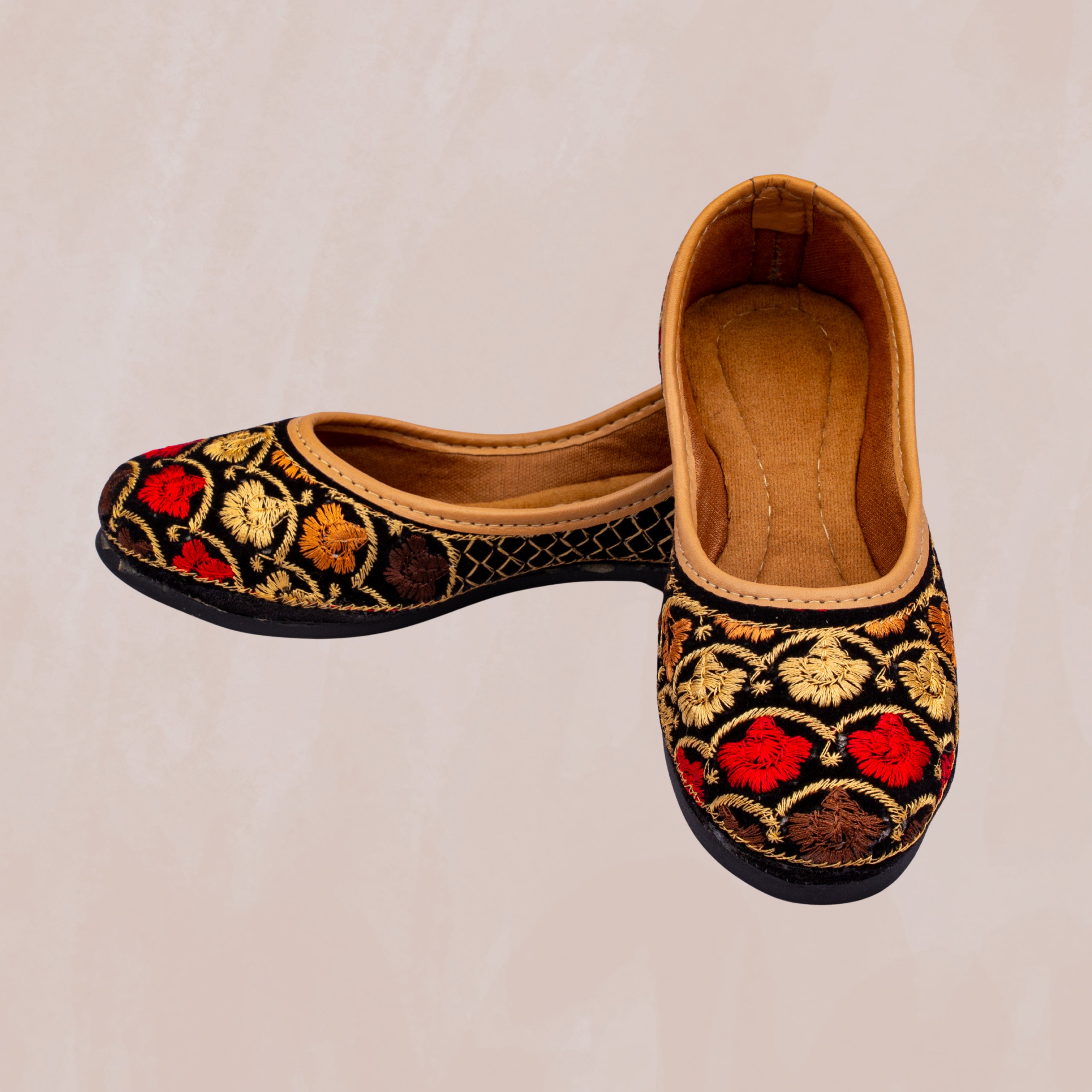 Comfortable Black Artisan Crafted Jutti