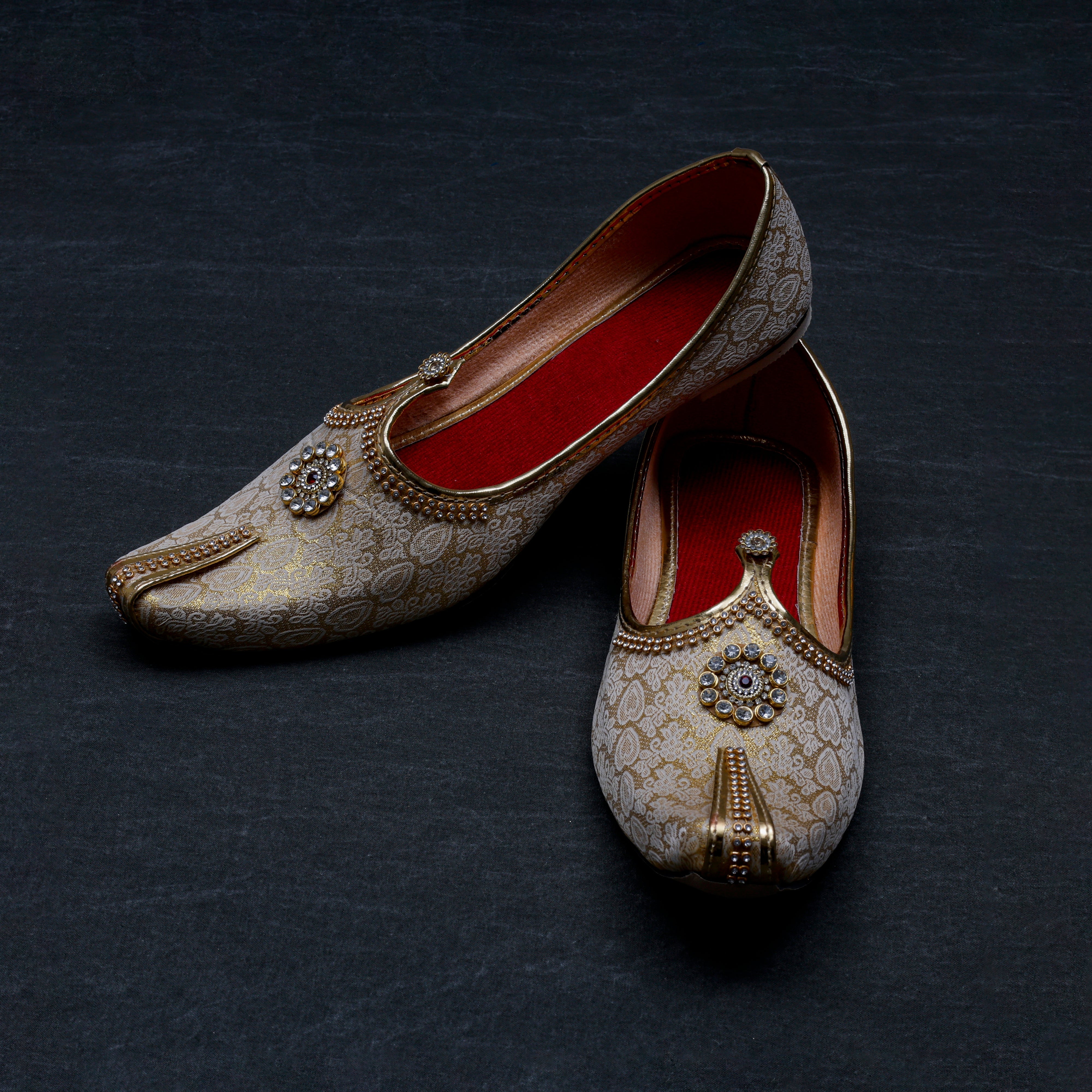 Handcrafted Gold Two Tone Mojari