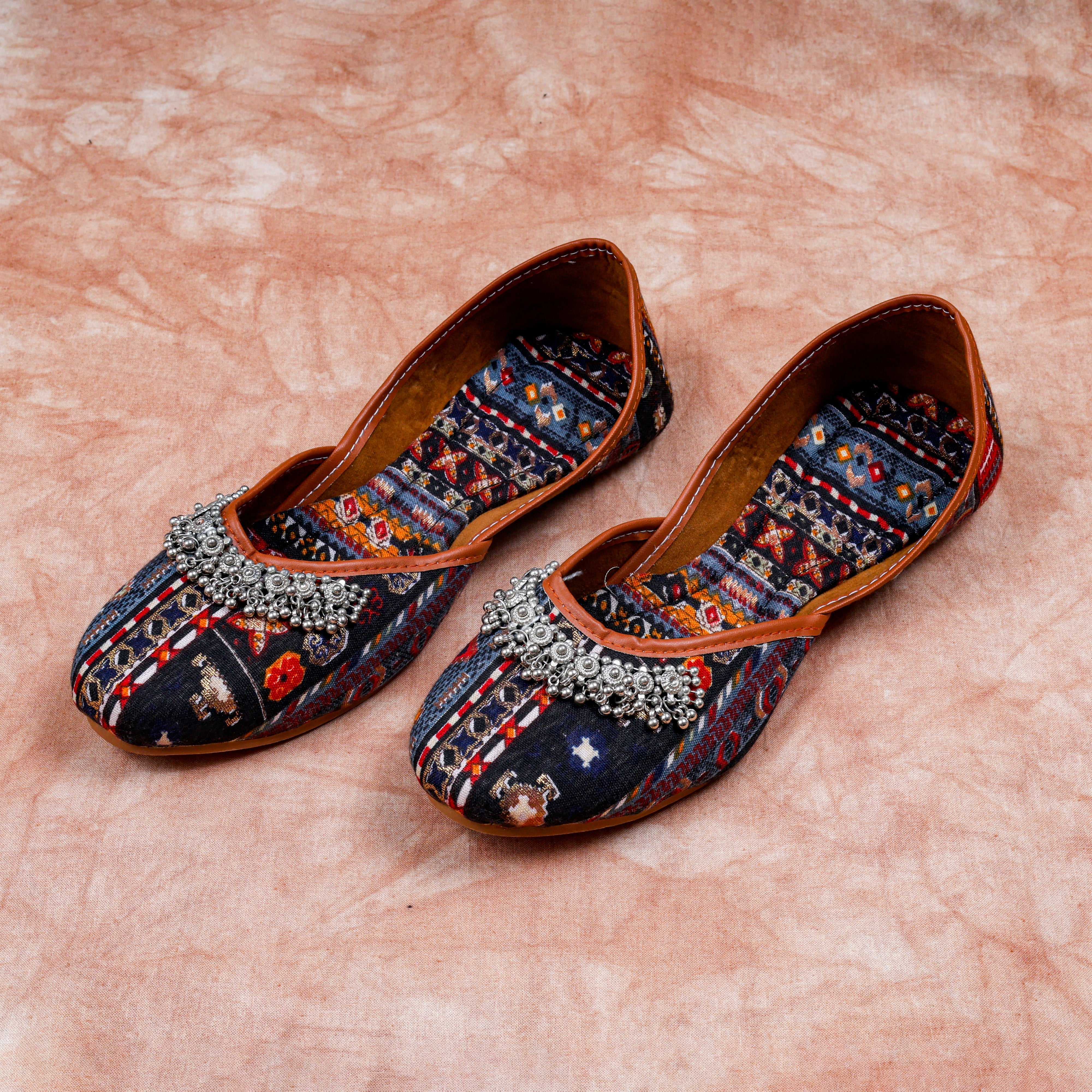 Textured Multicolor Handcrafted Jutti Flats