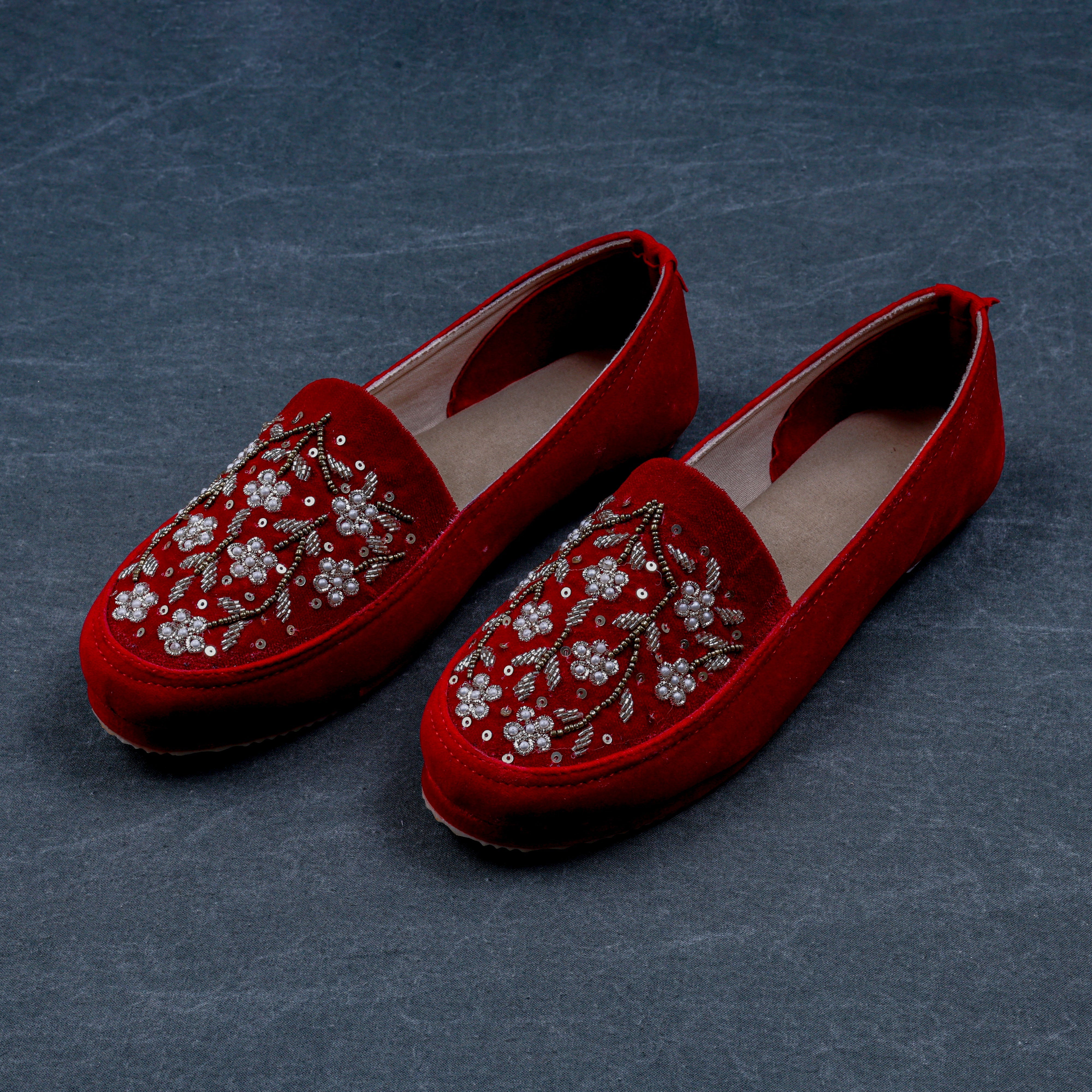 Red Velvet Almond Jutti
