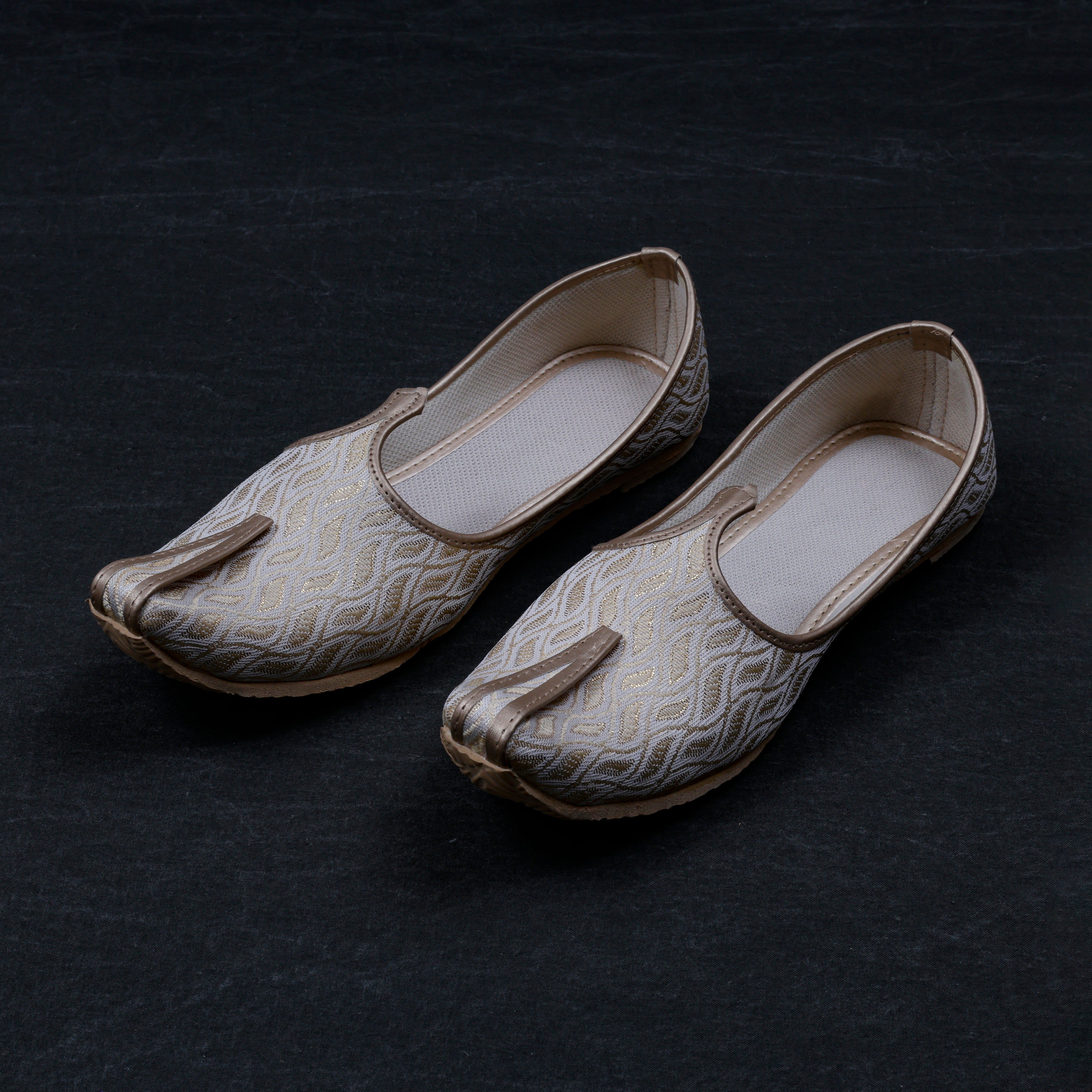 Off White Textured Artisan Mojari