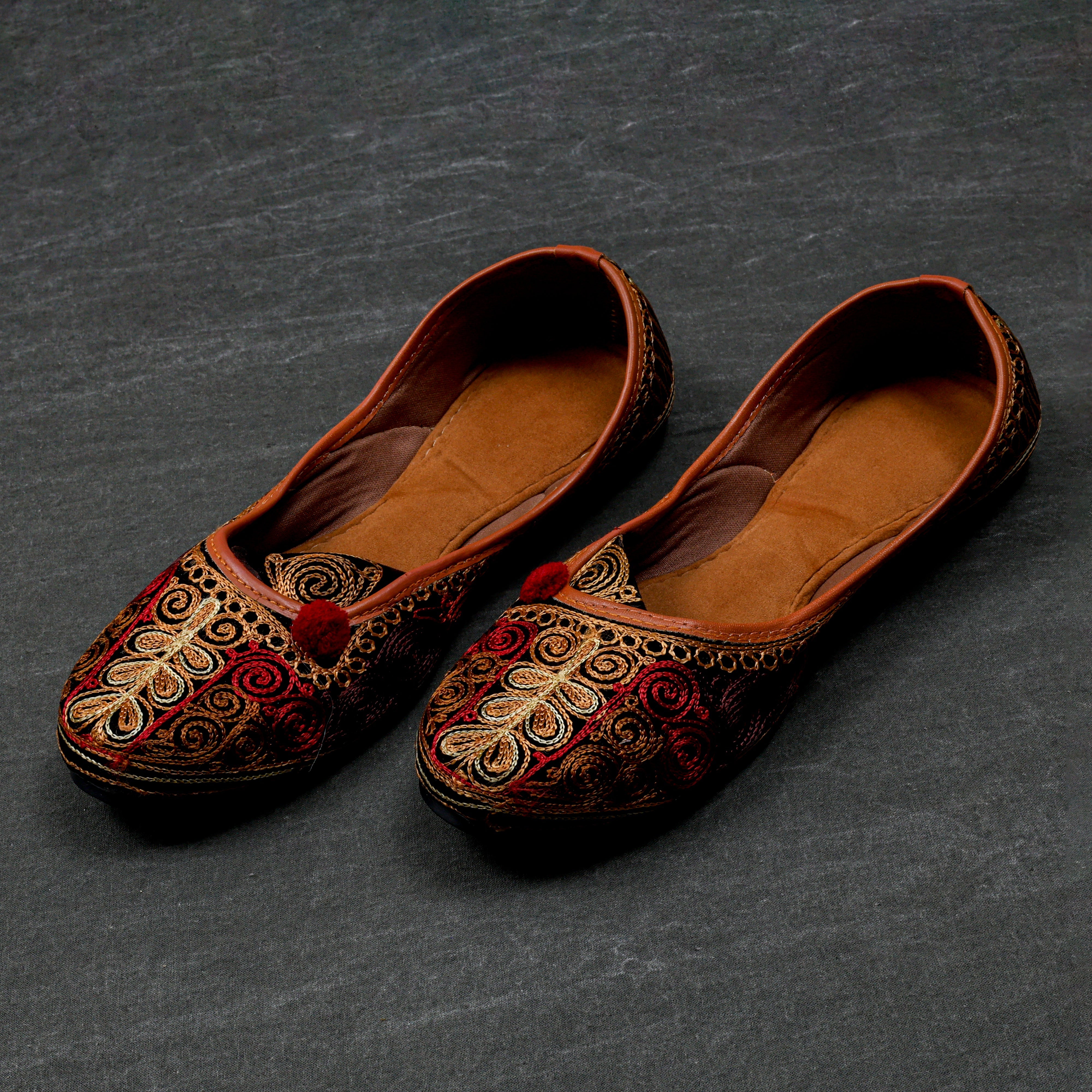 Black Canvas Handcrafted Ethnic Jutti