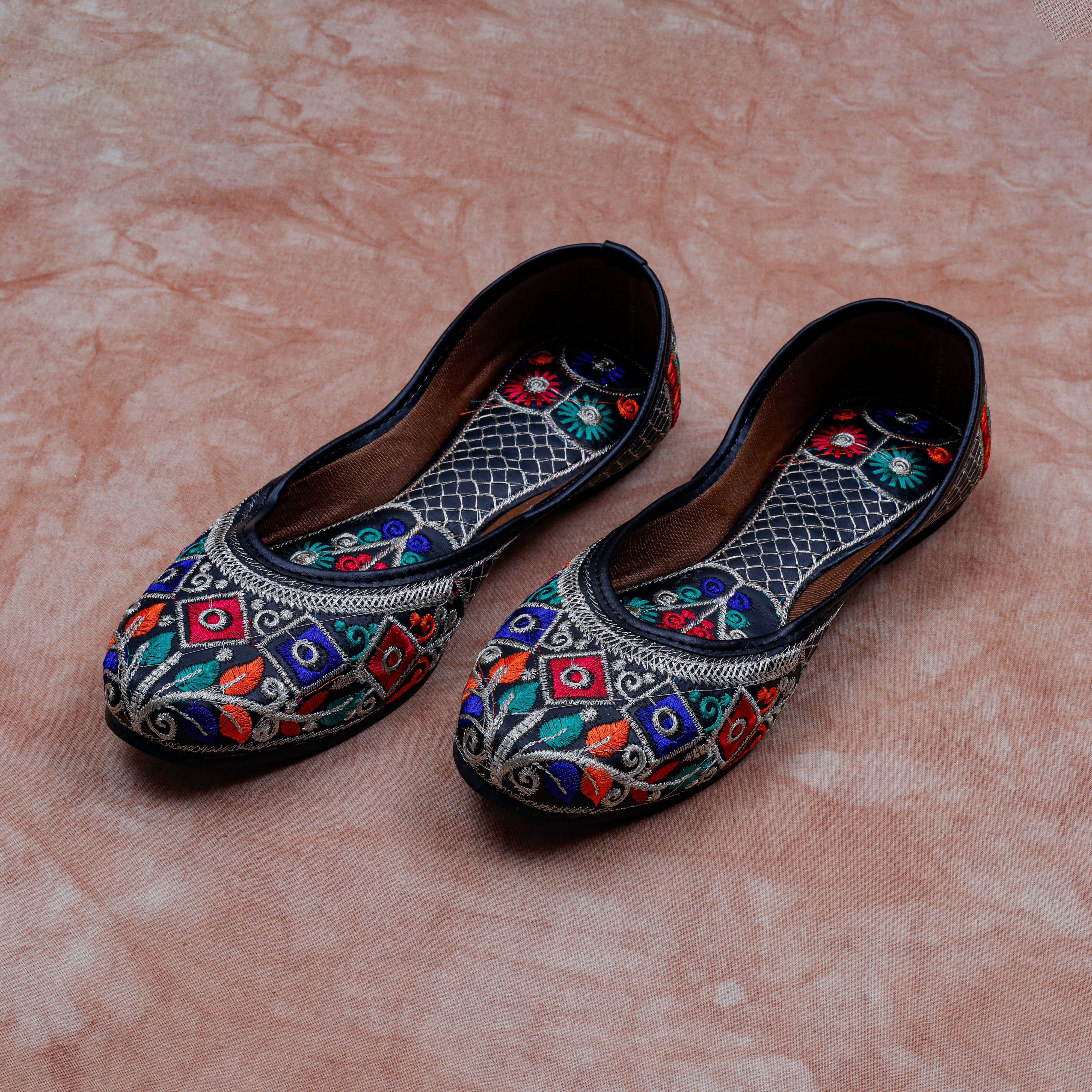 Black Textured Almond Shape Ethnic Jutti