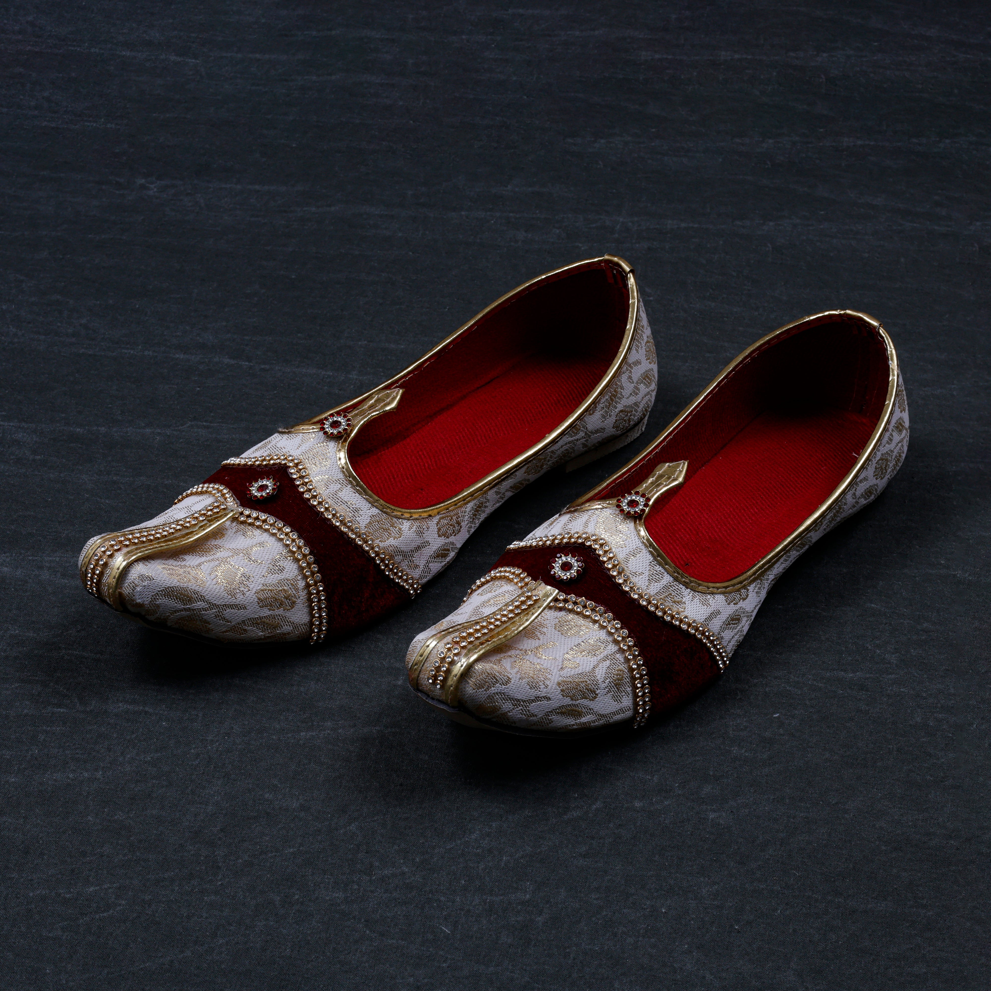 Gold Heritage Handcrafted Ethnic Mojari