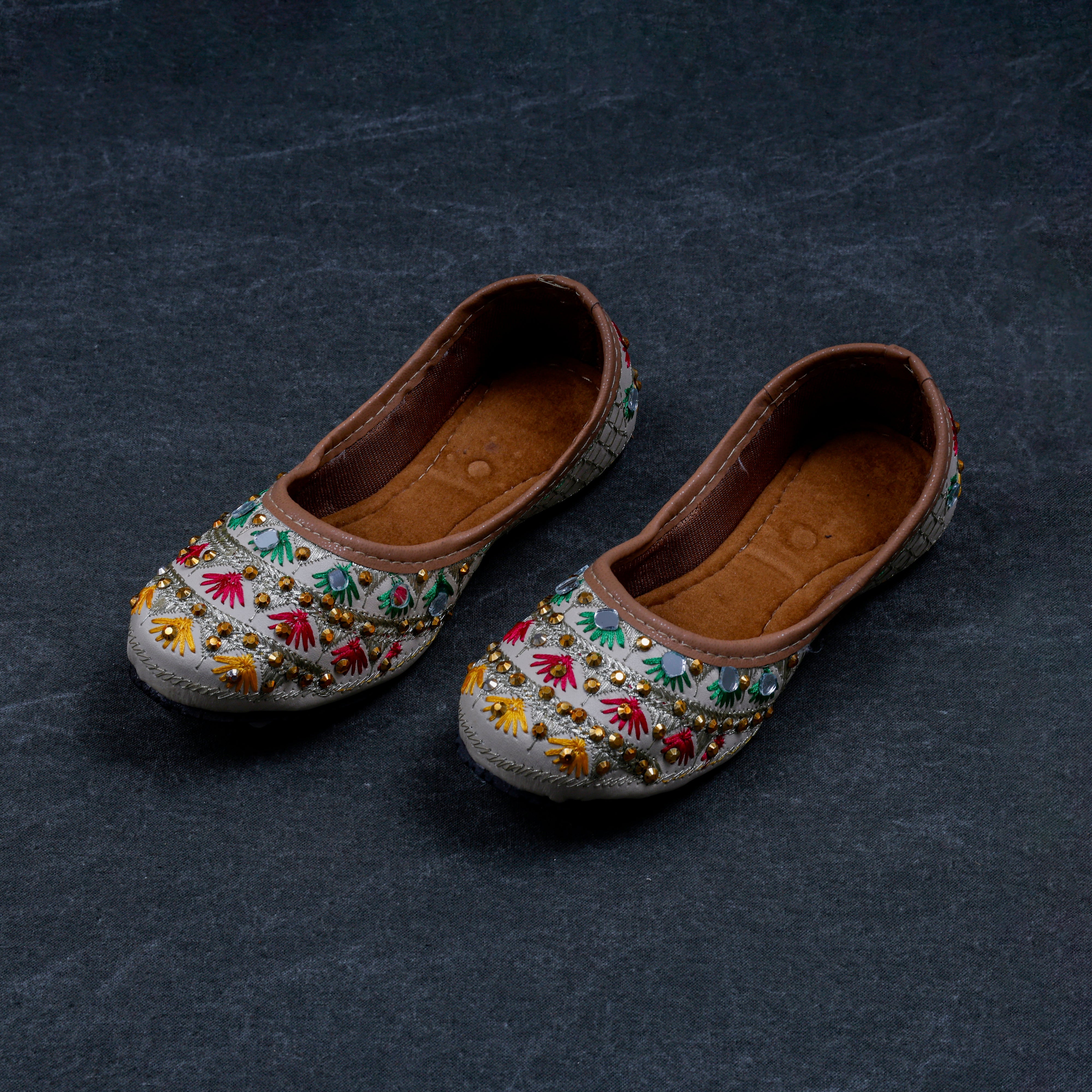 Two Tone Cream Designer Ethnic Jutti