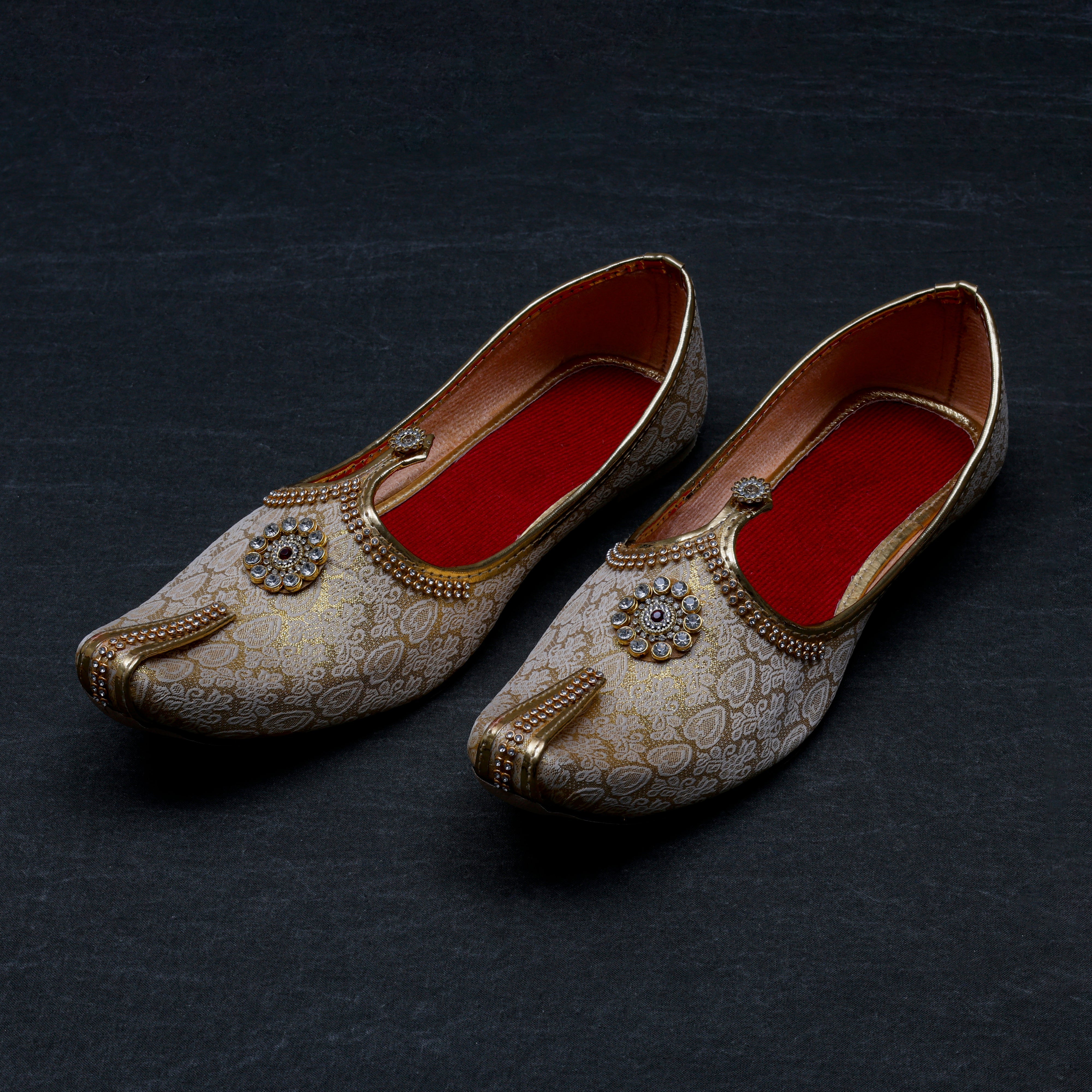 Handcrafted Gold Two Tone Mojari