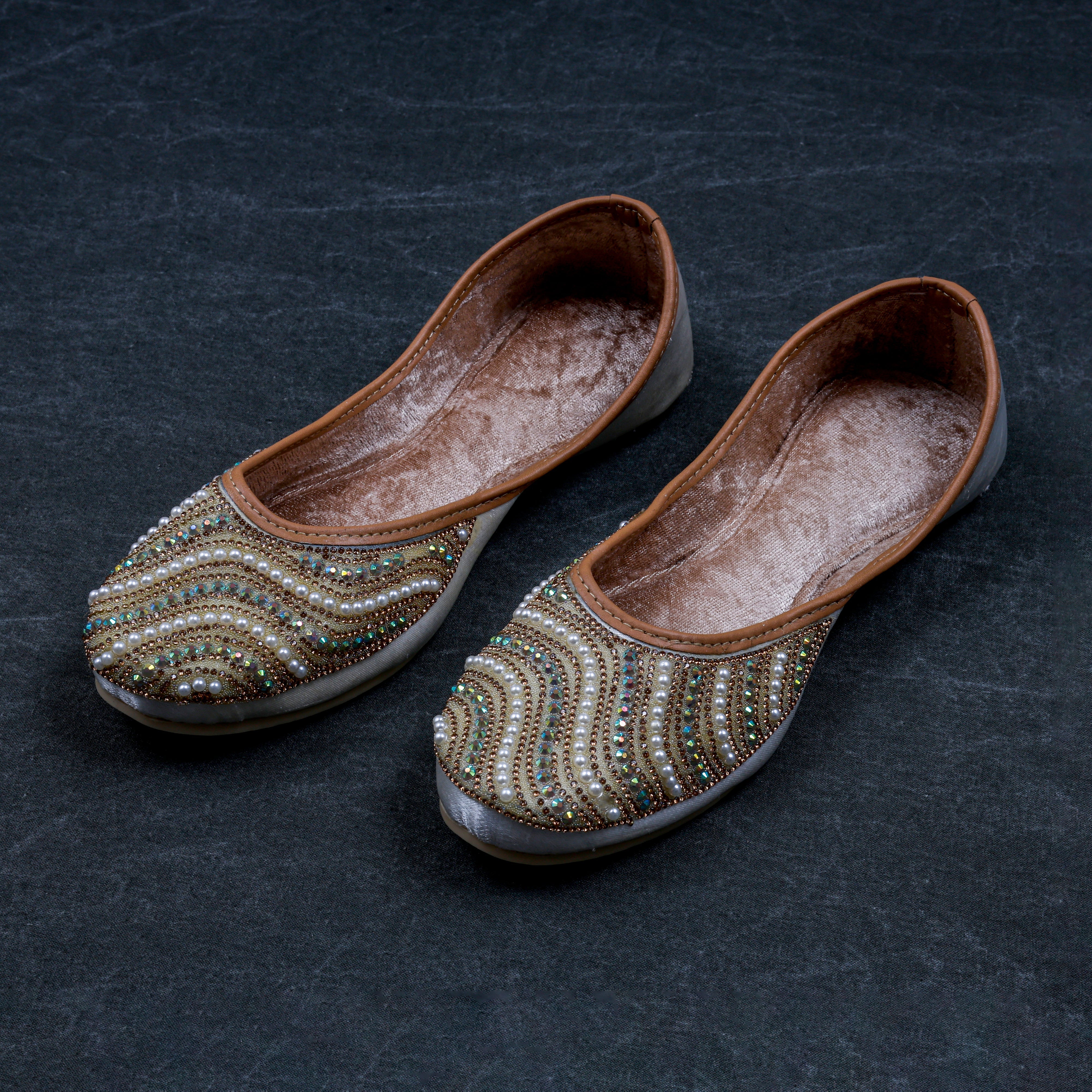White Handcrafted Fabric Jutti