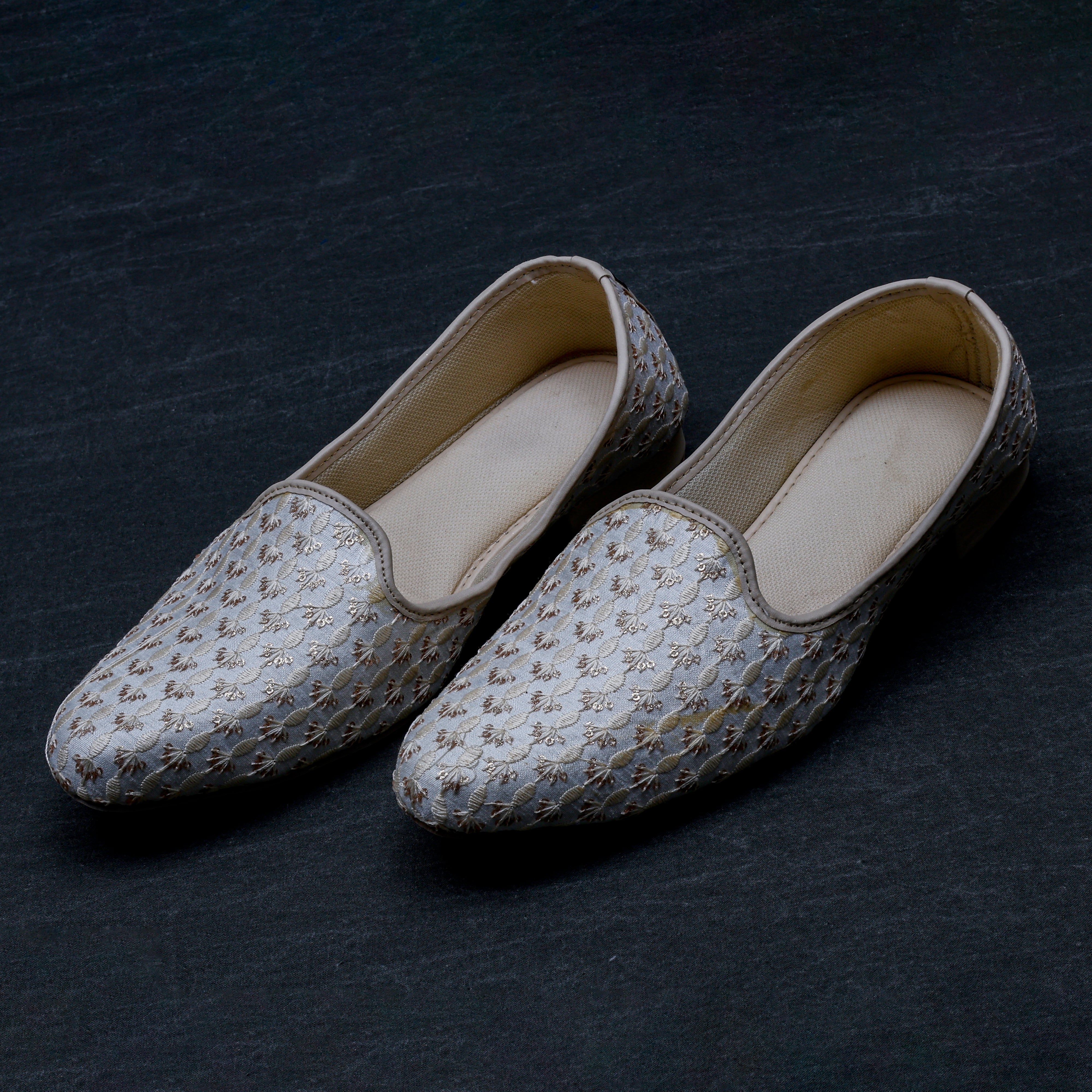 Cream Handcrafted Textured Ethnic Jutti