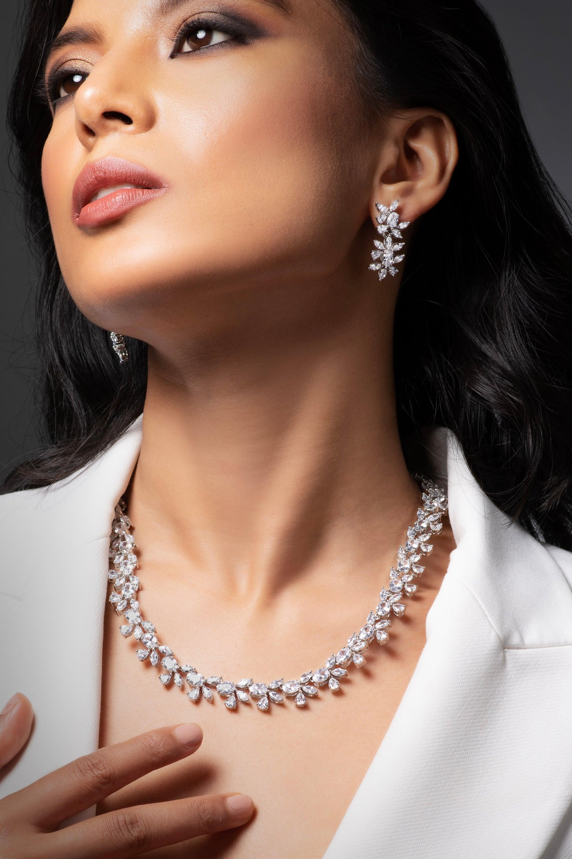 Dazzling Simplicity Diamond Necklace Set - Dyulokha