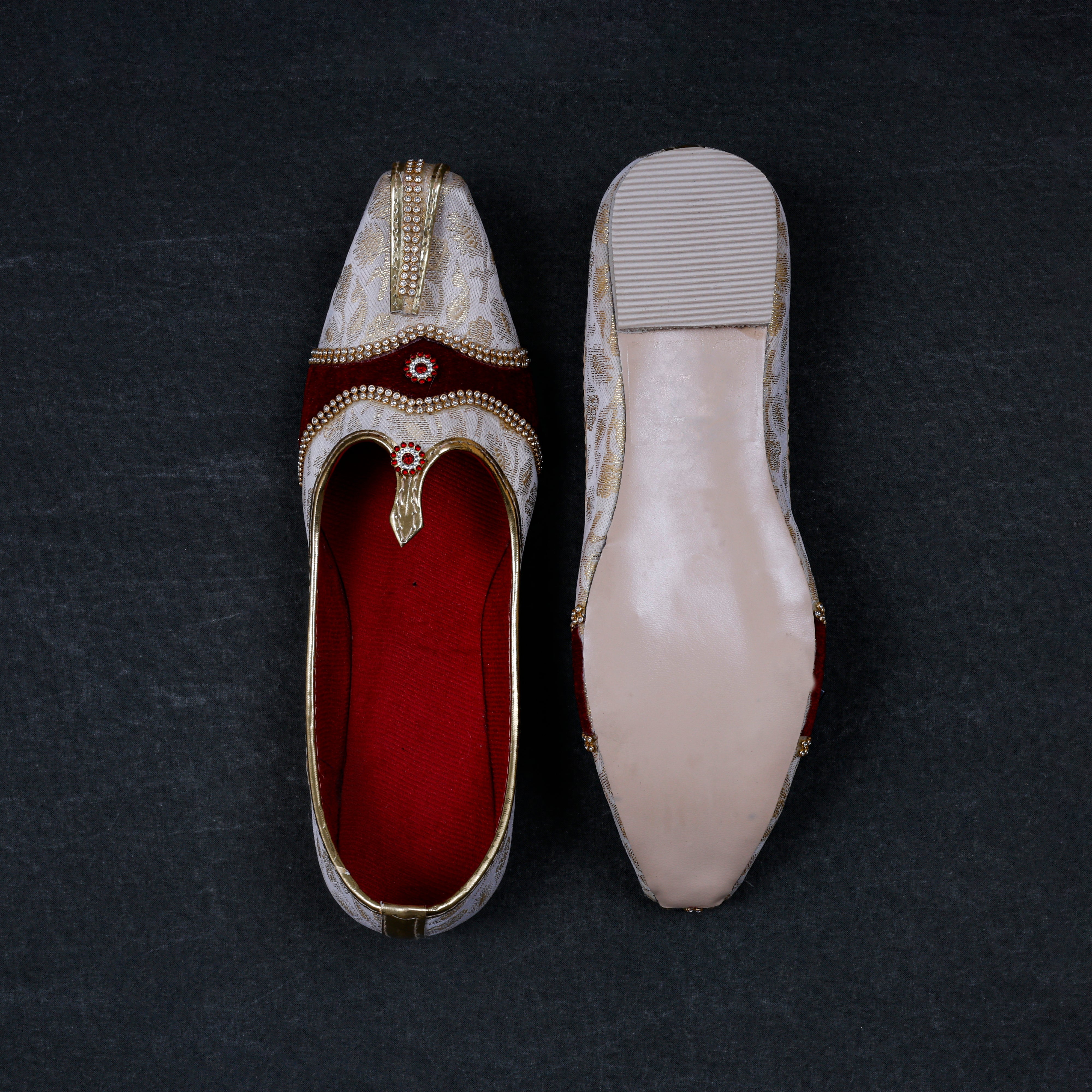 Gold Heritage Handcrafted Ethnic Mojari