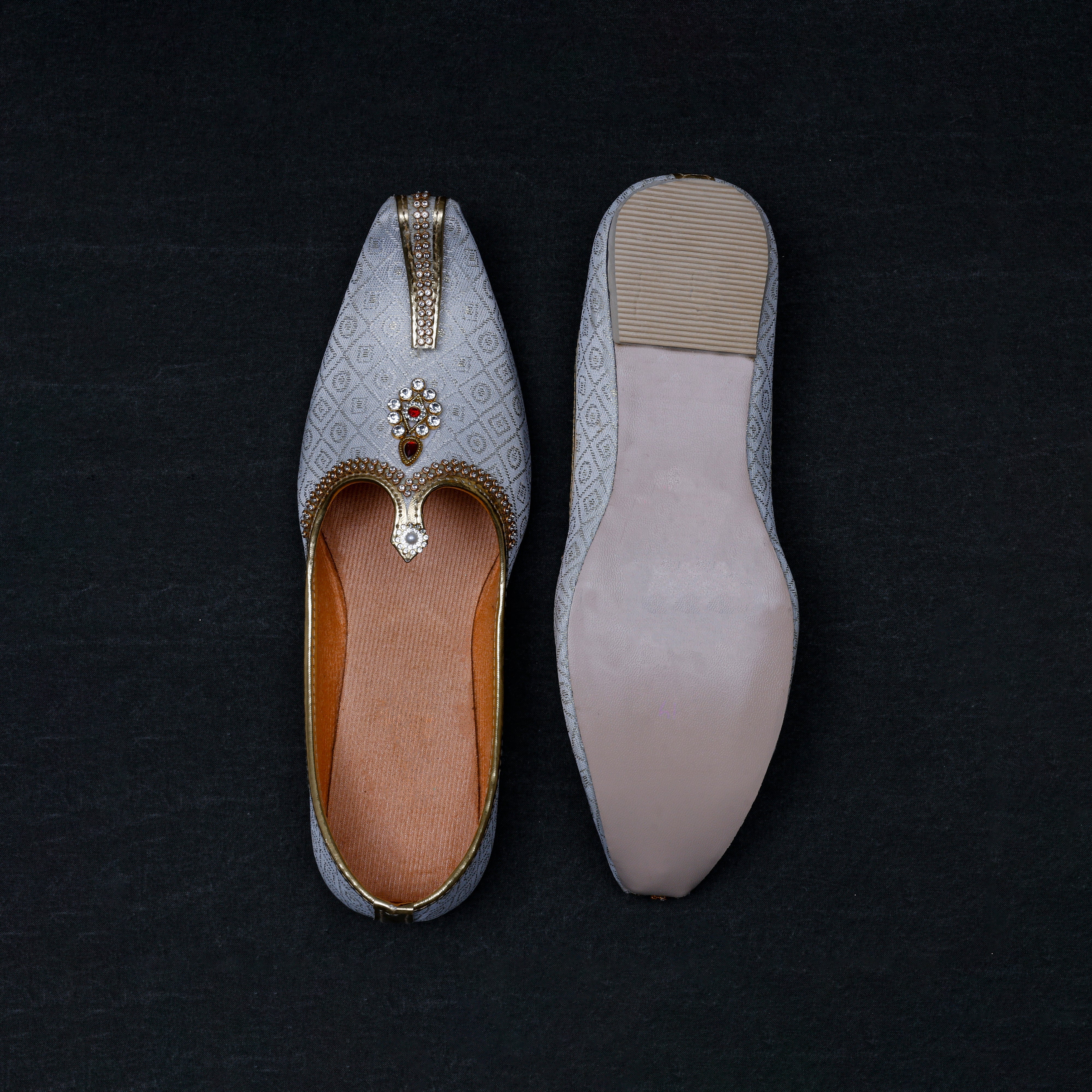 White Textured Ethnic Mojari