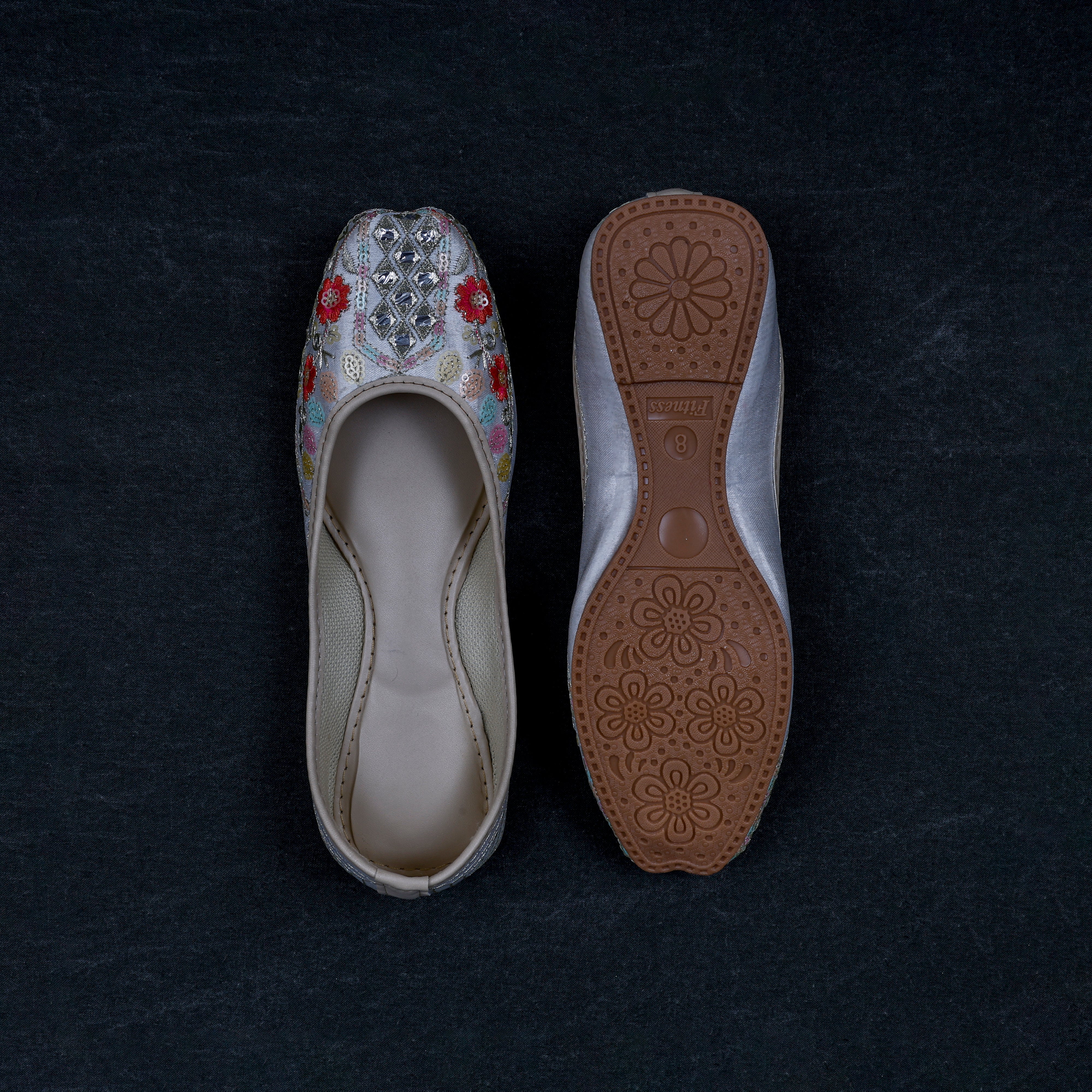 White Closed Toe Ethnic Jutti